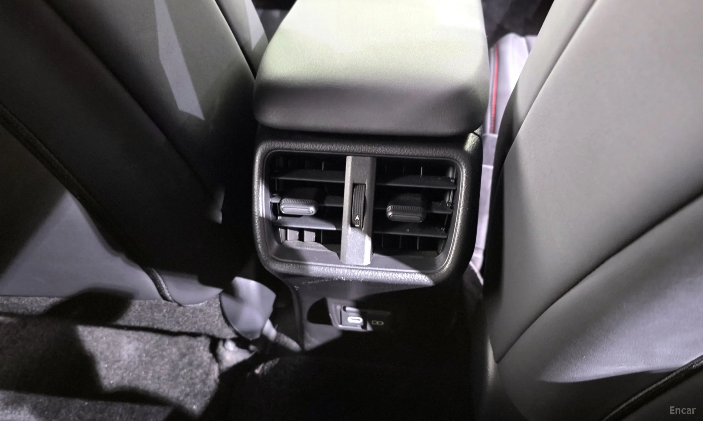 Lexus UX250h превью 19