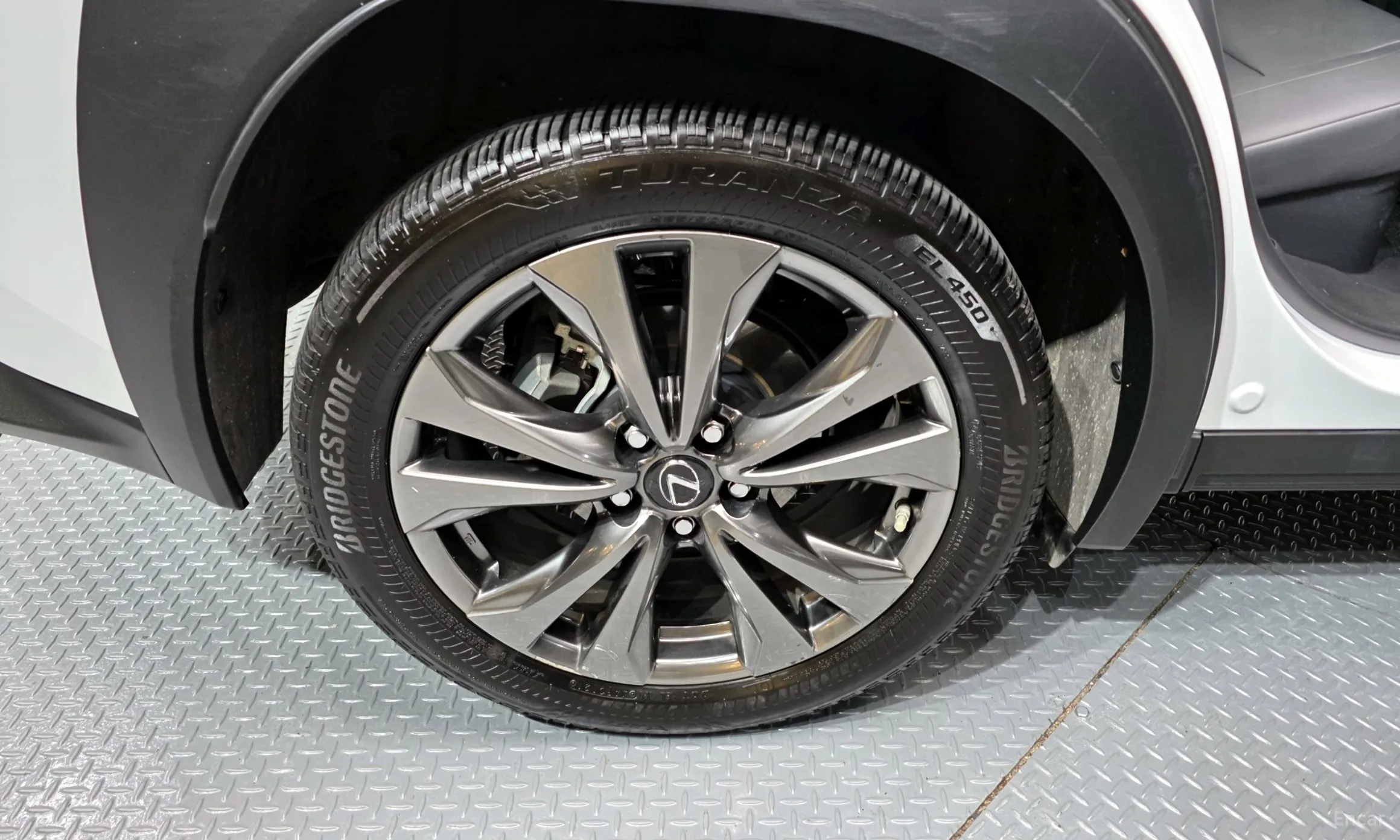 Lexus UX250h превью 5