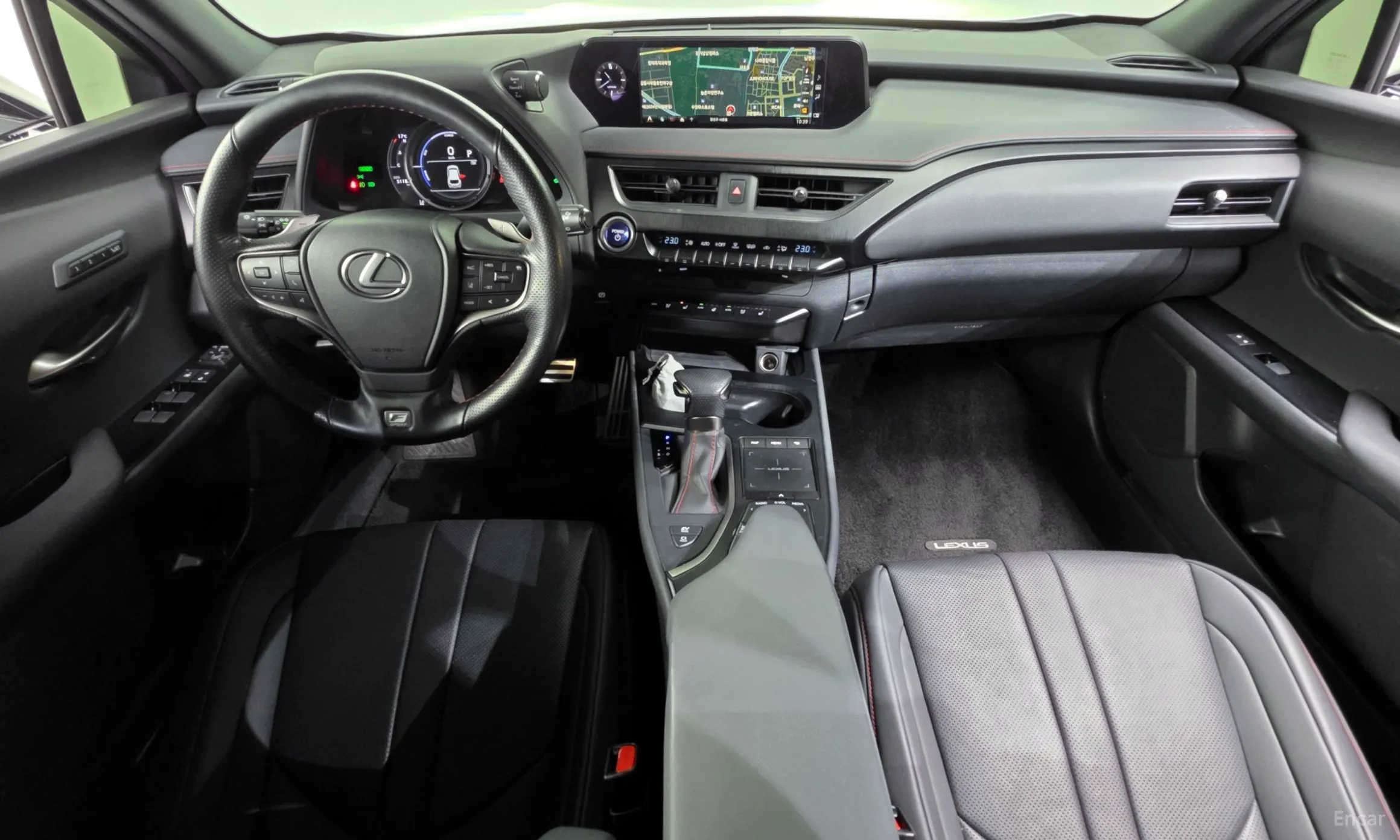 Lexus UX250h превью 7