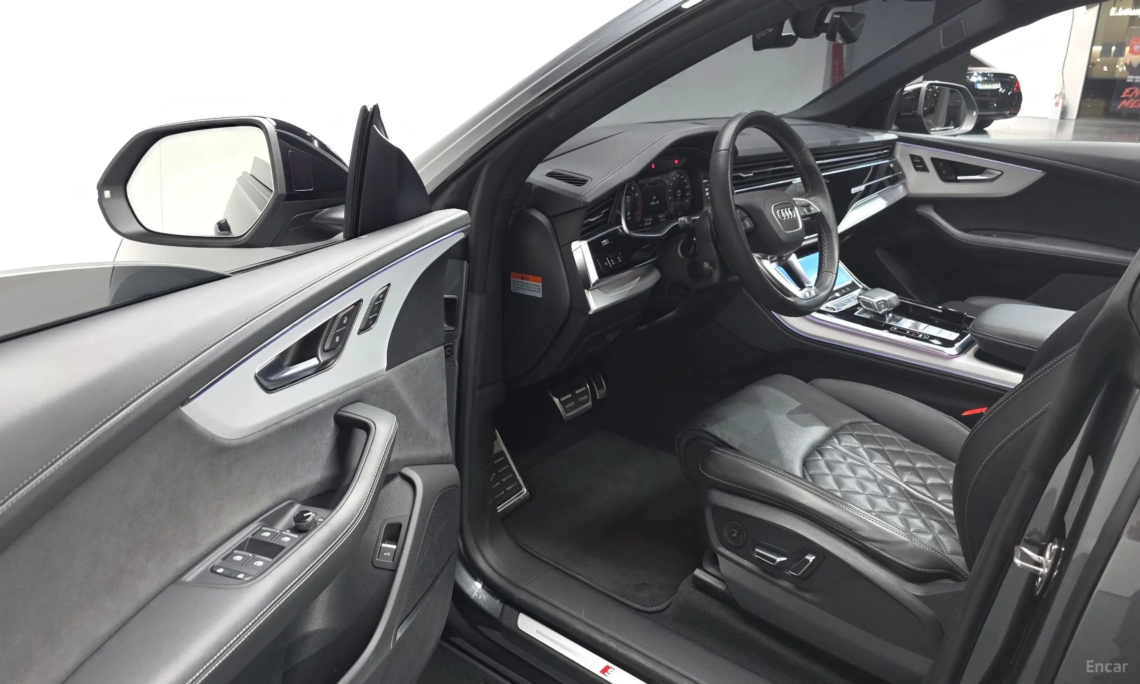 Audi Q8 (4M) превью 11