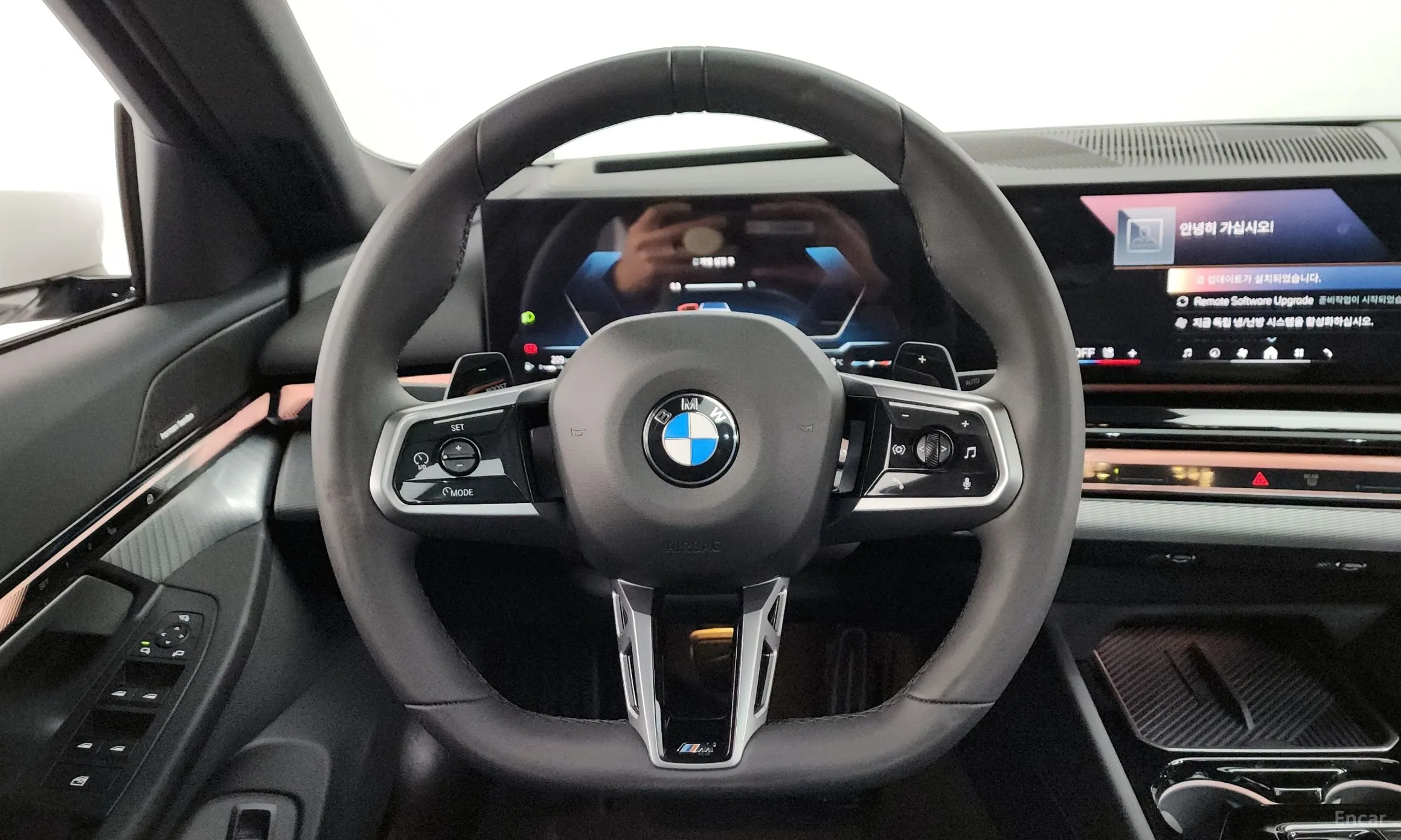 BMW 5 Series (G60) превью 13