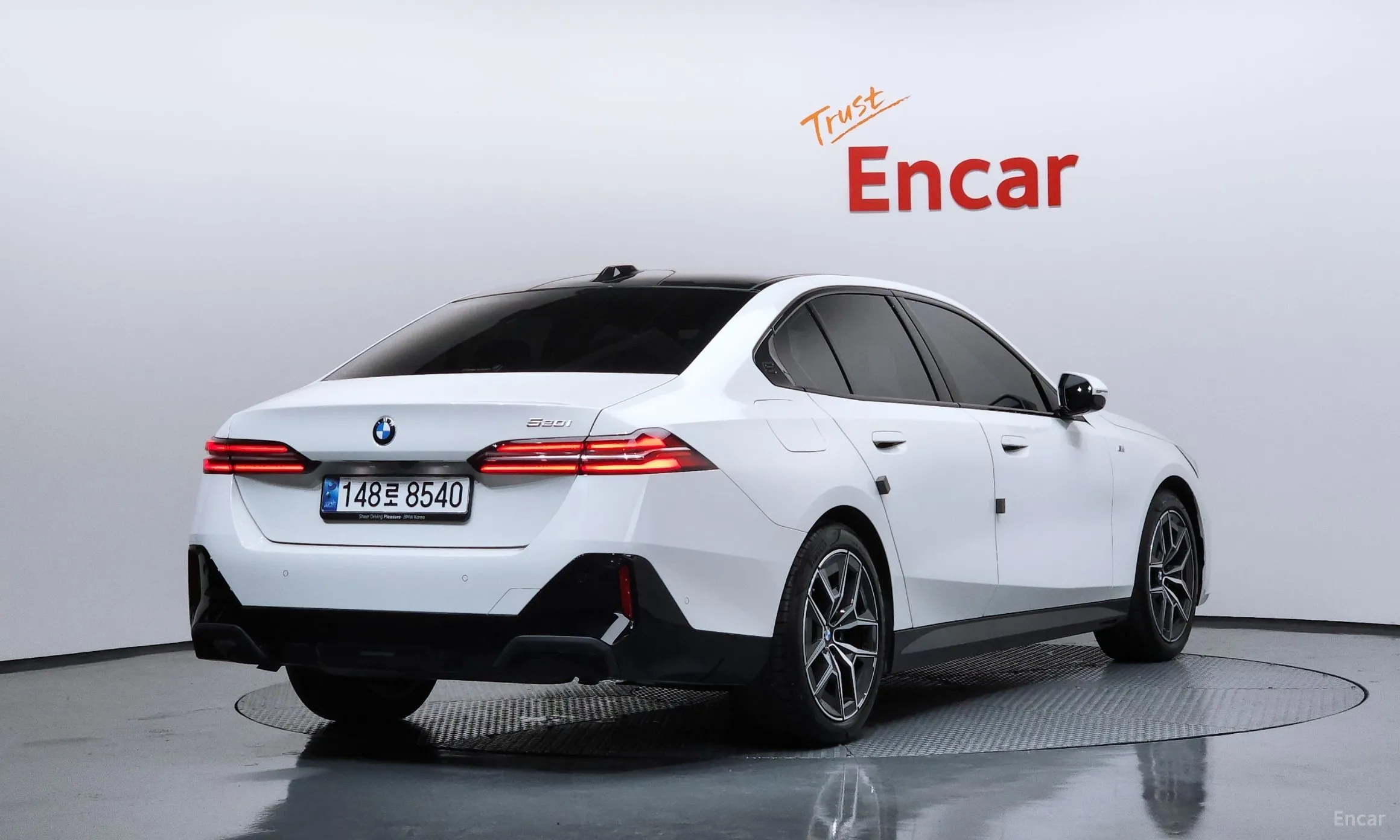 BMW 5 Series (G60) превью 2