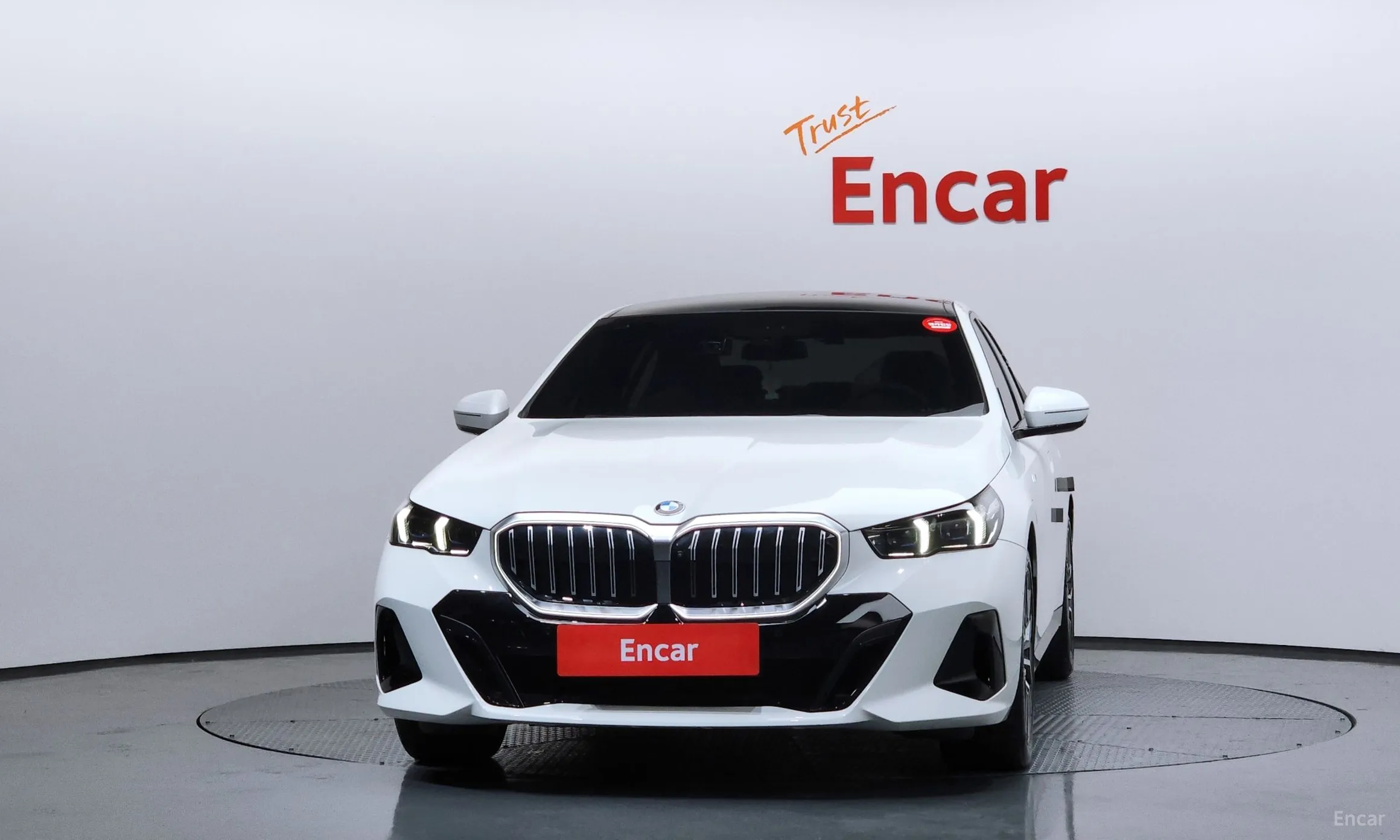 BMW 5 Series (G60) превью 3