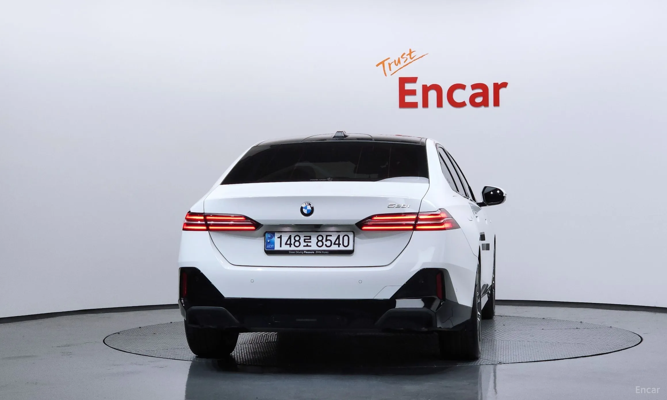 BMW 5 Series (G60) превью 4