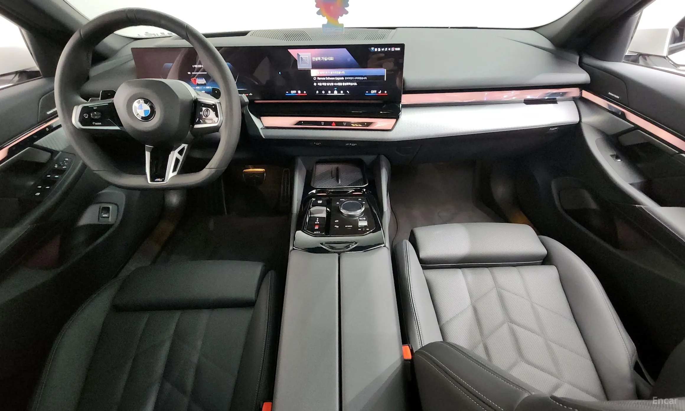 BMW 5 Series (G60) превью 7