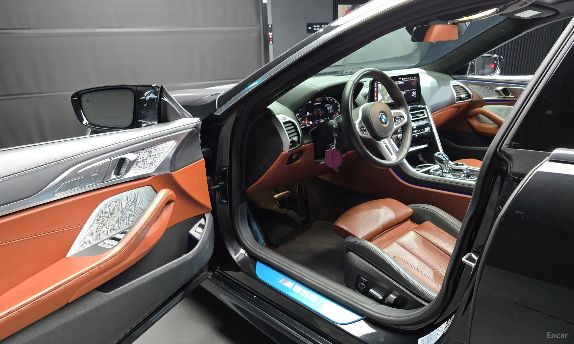 BMW 8-series (G15) превью 11