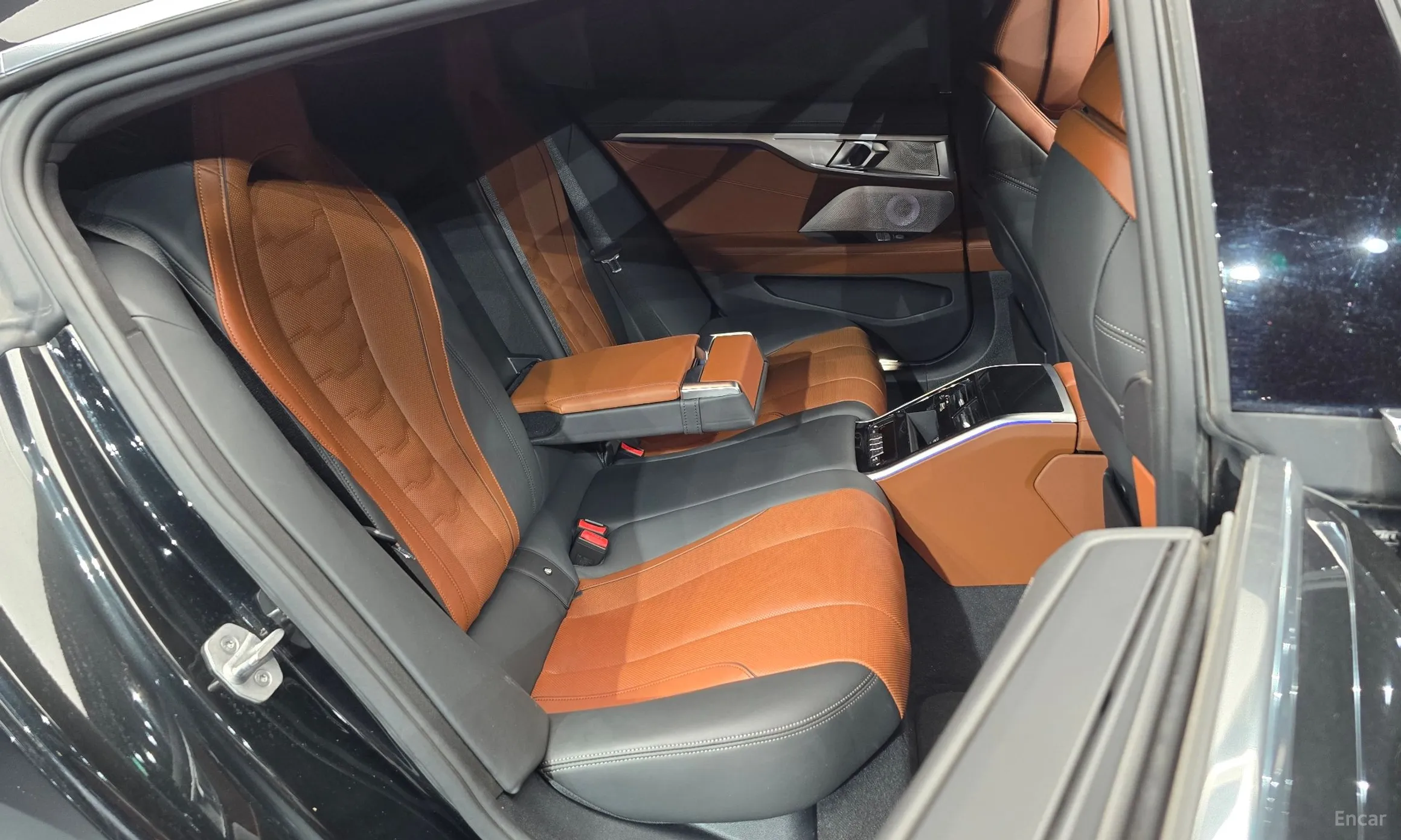 BMW 8-series (G15) превью 12