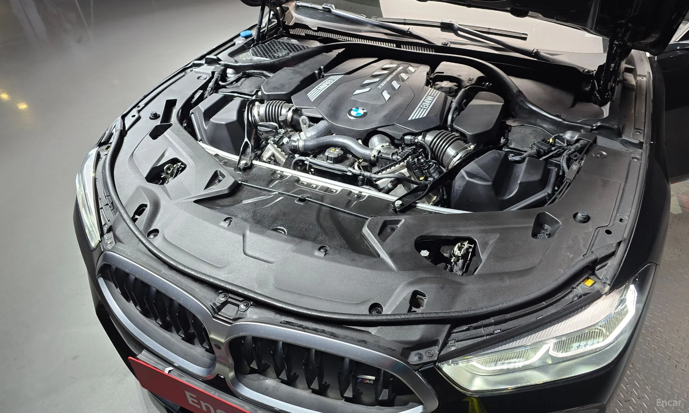 BMW 8-series (G15) превью 6