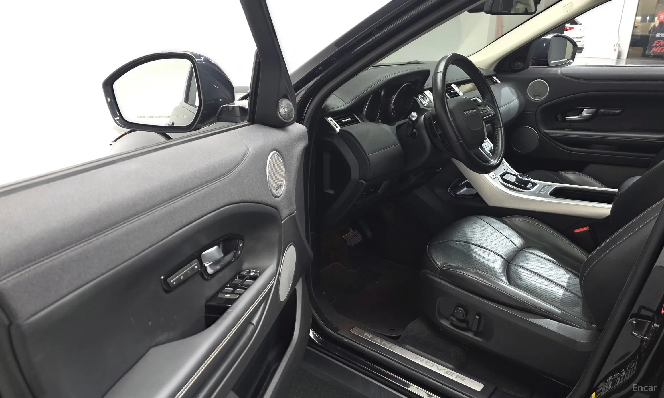 Land Rover Range Rover Evoque превью 12