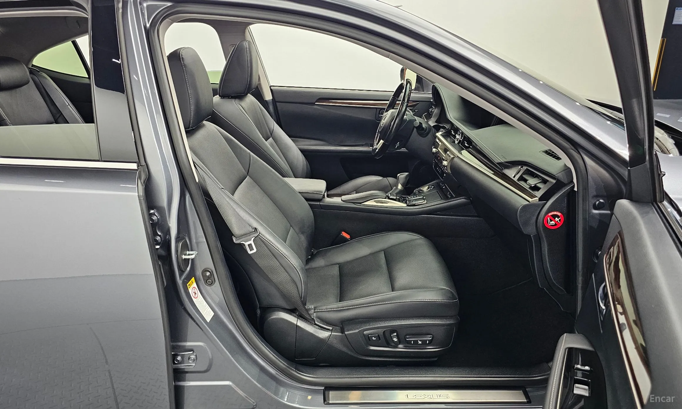 Lexus New ES300h превью 10