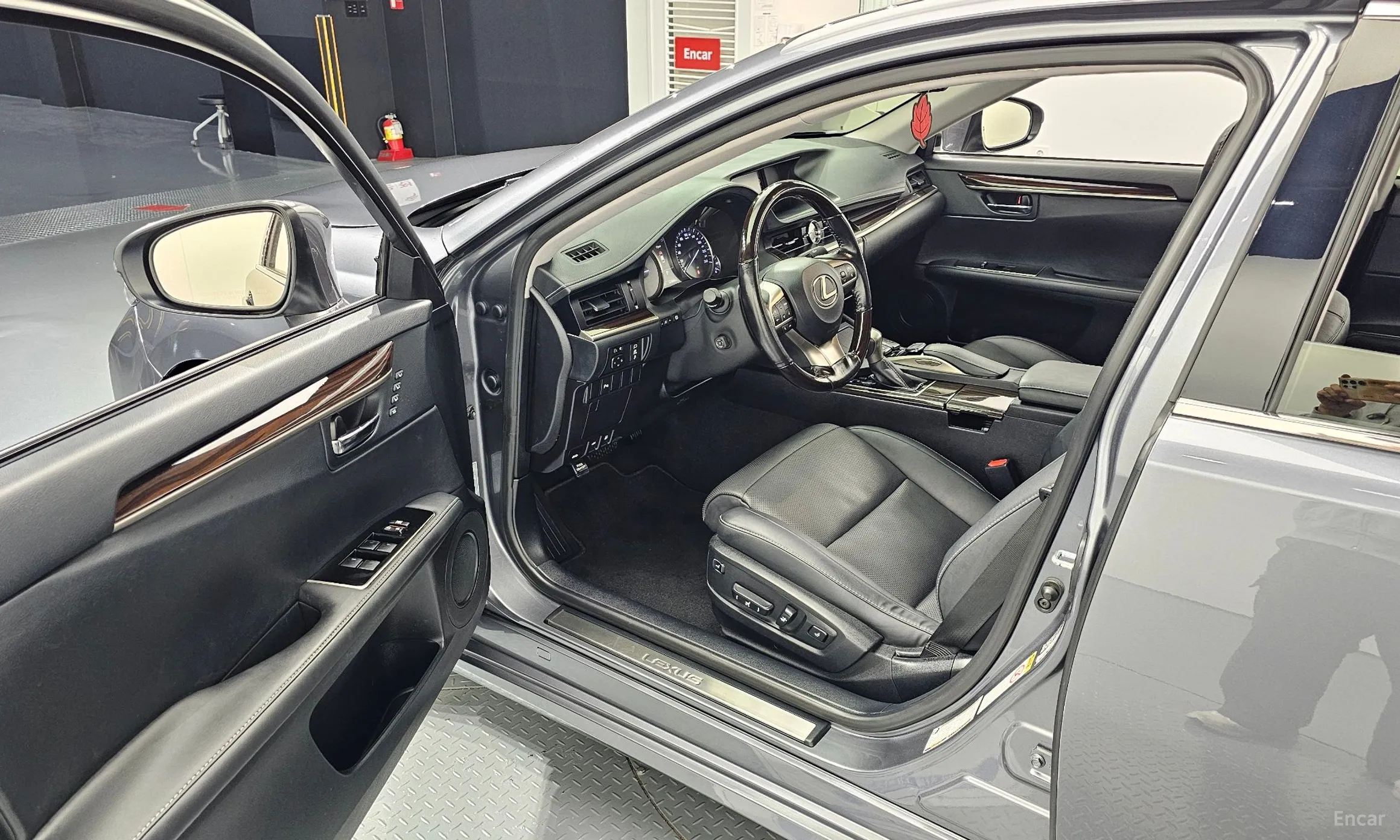 Lexus New ES300h превью 11