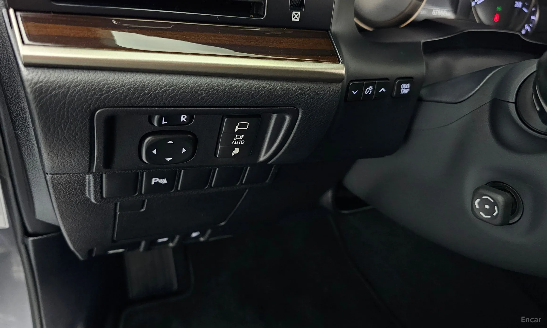 Lexus New ES300h превью 16