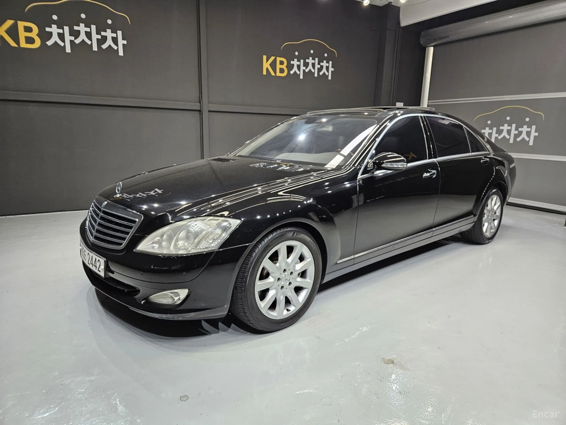 Mercedes Benz S-Class W221