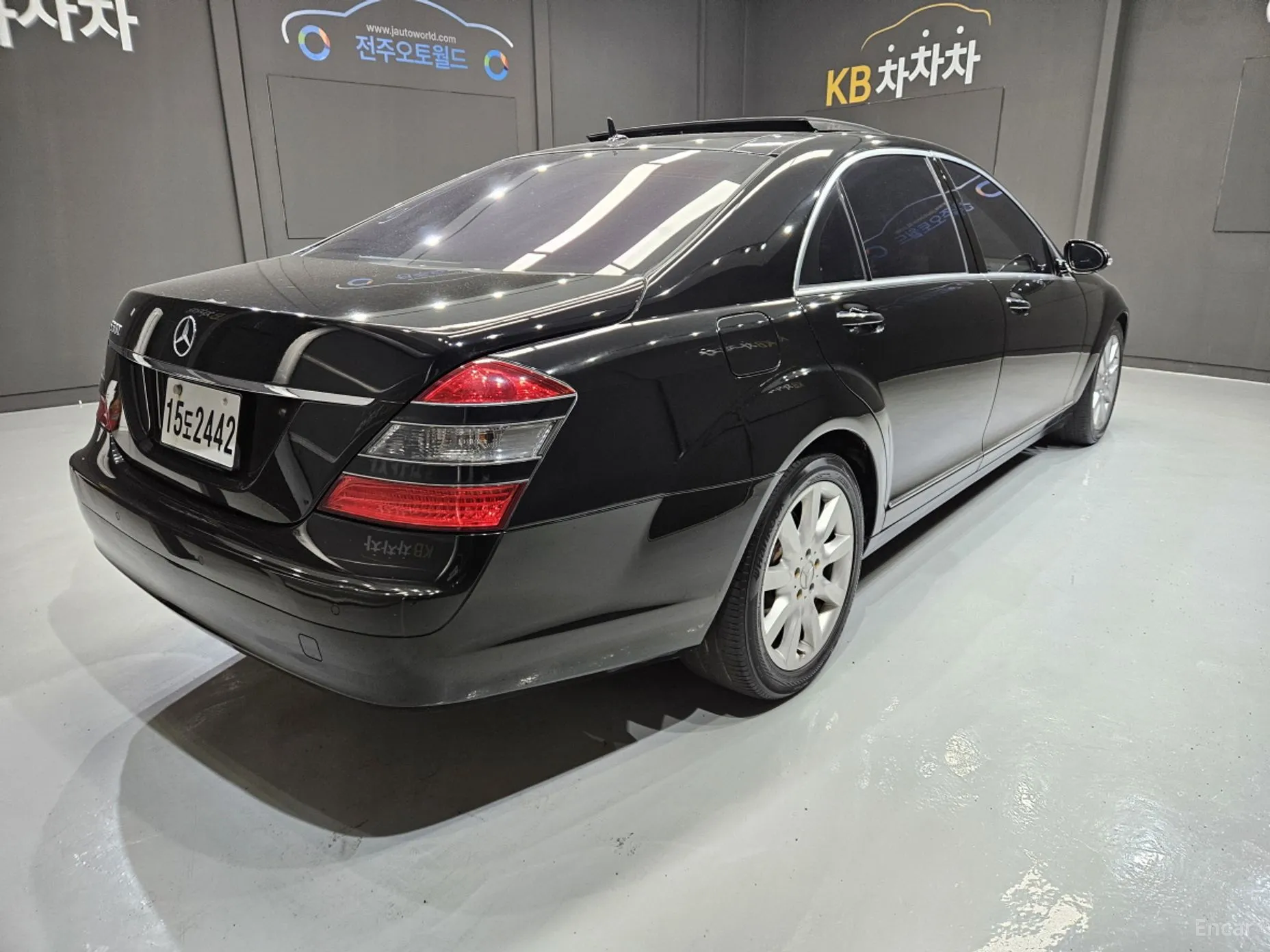 Mercedes Benz S-Class W221