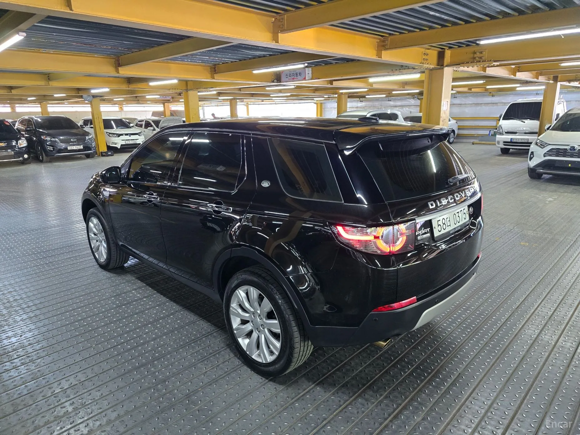Land Rover Discovery Sports превью 2