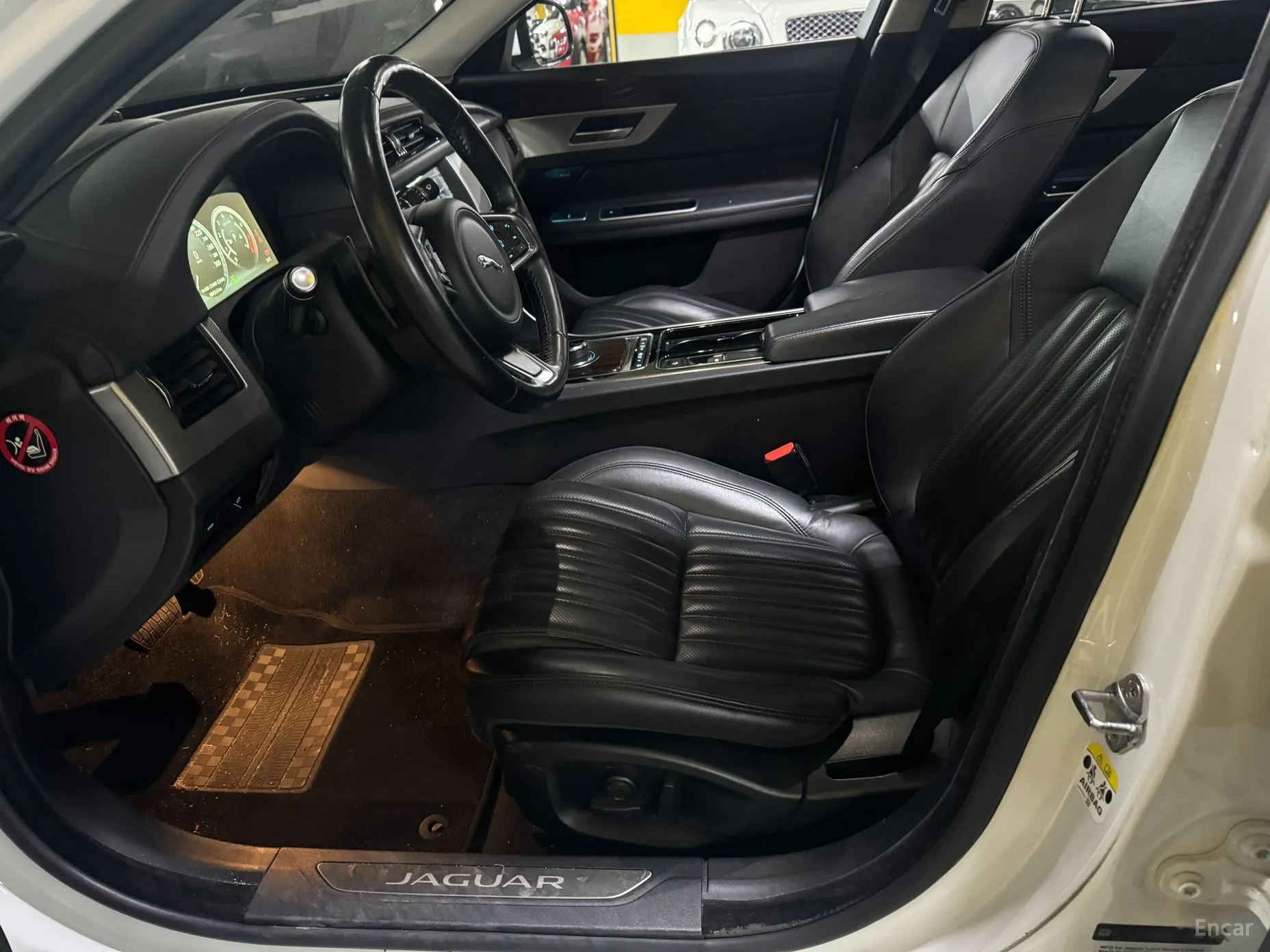 Jaguar XF (x260) превью 11