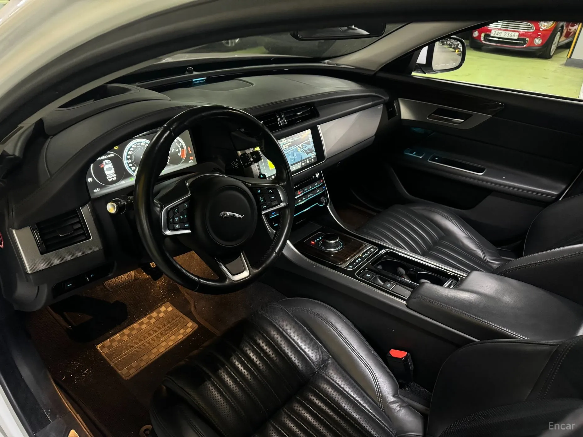 Jaguar XF (x260) превью 12