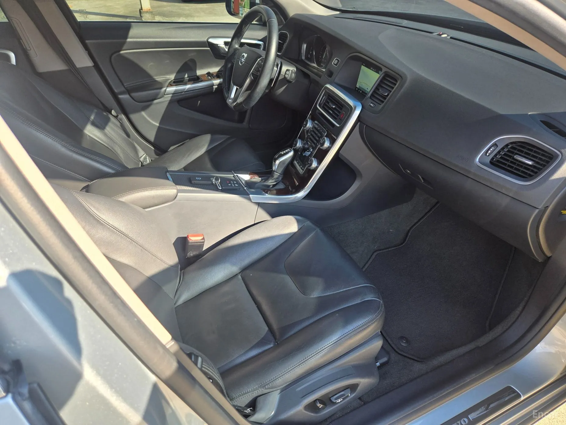Volvo V60 превью 10