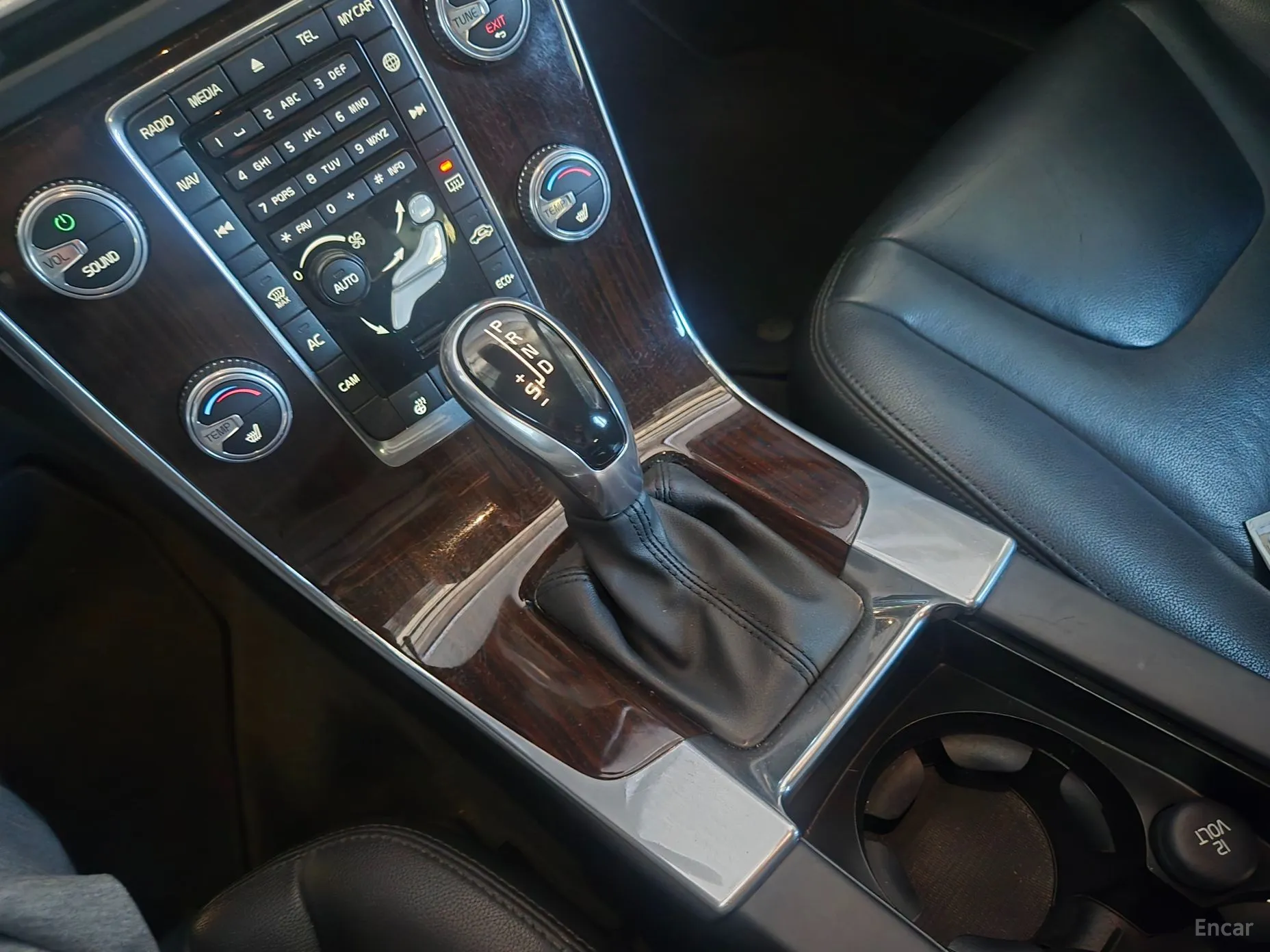 Volvo V60 превью 9