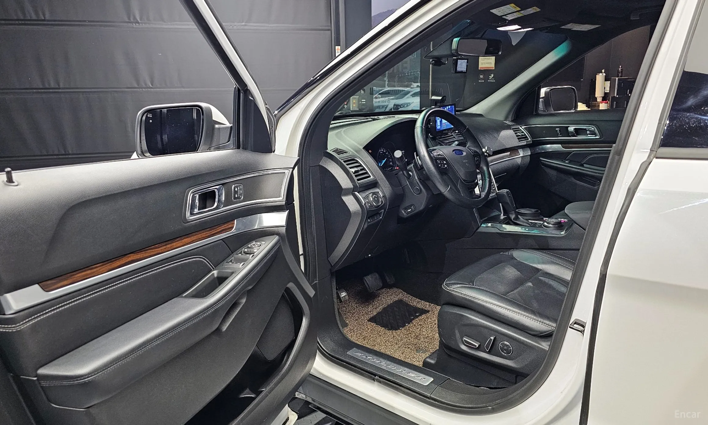 Ford Explorer превью 10