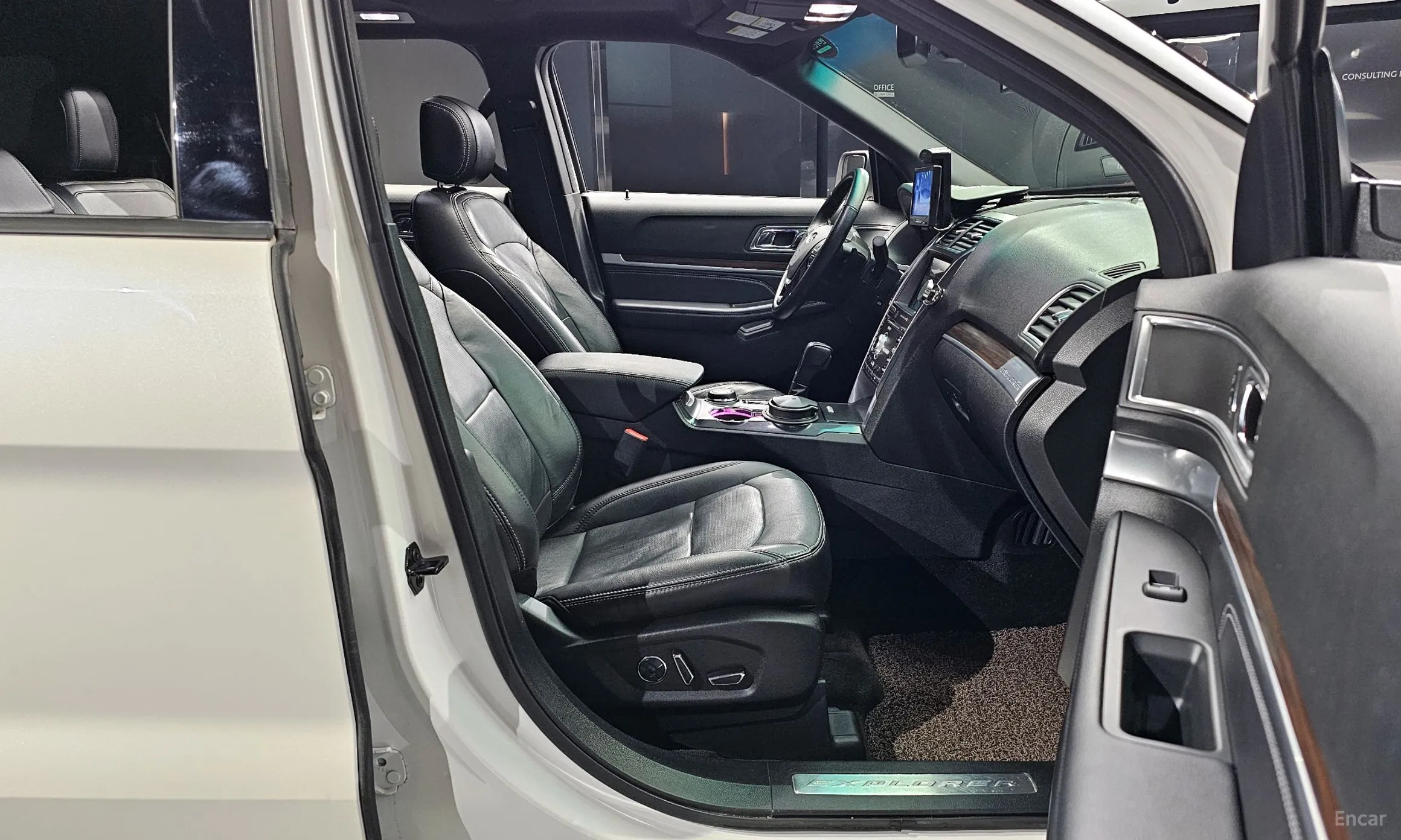 Ford Explorer превью 11