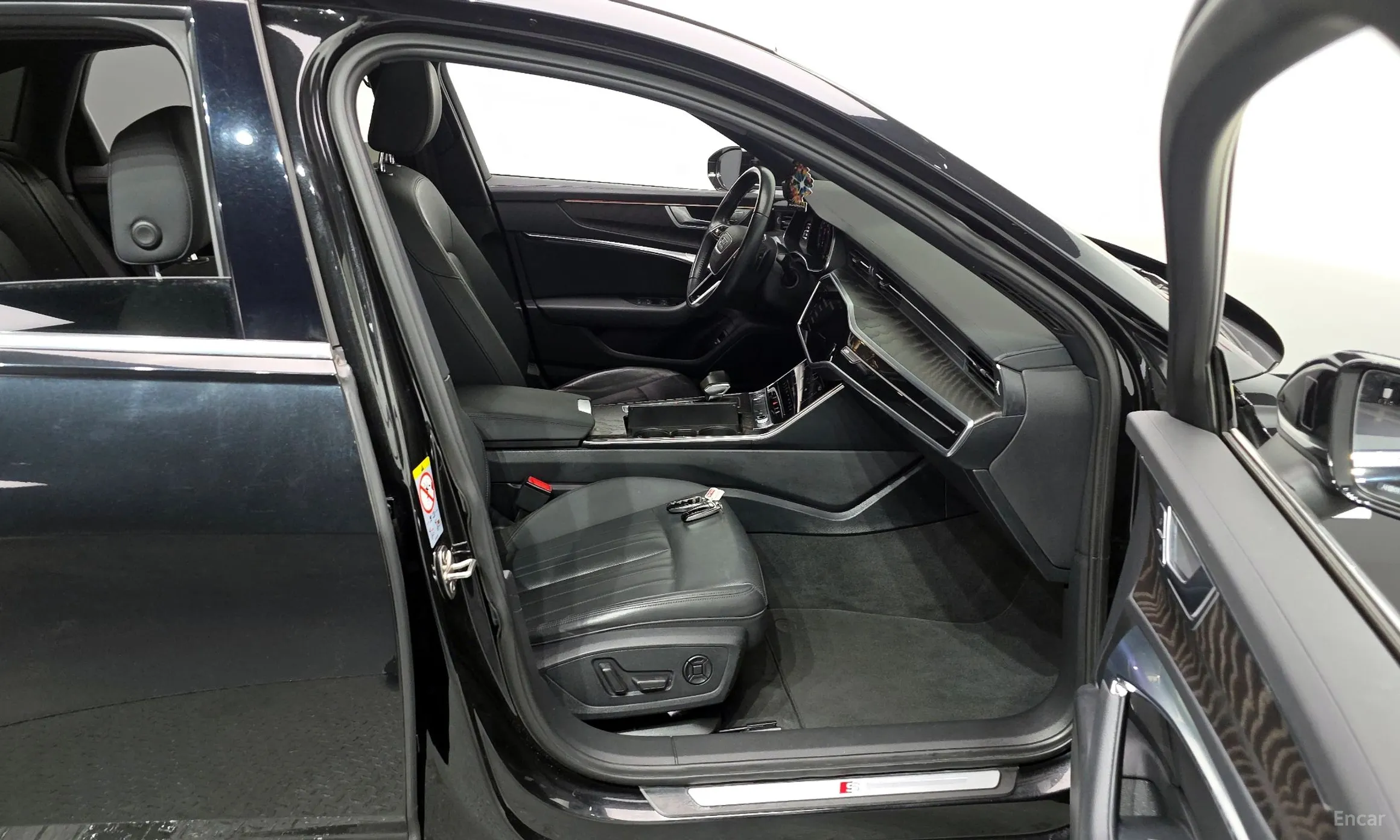 Audi A6 (C8) превью 11