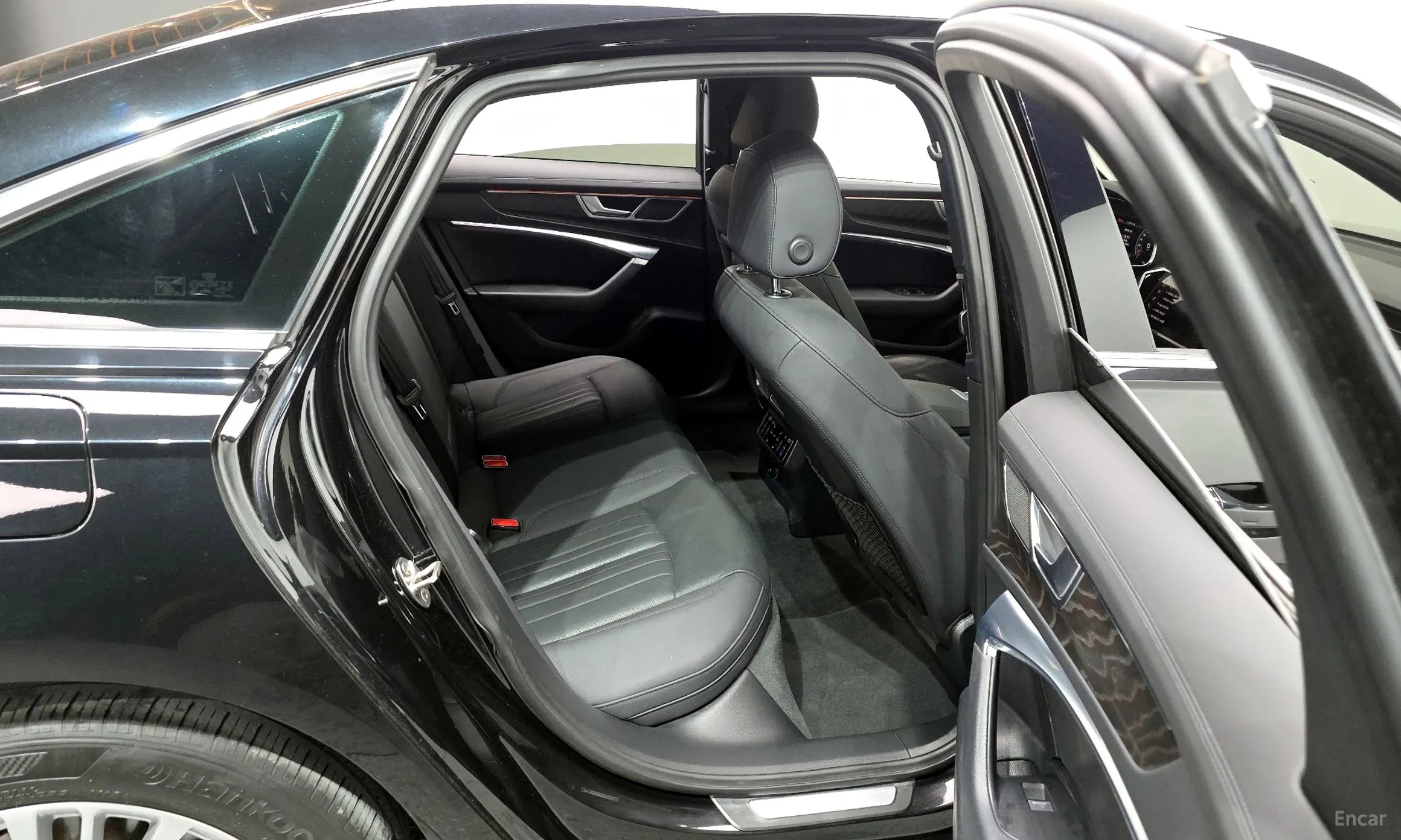 Audi A6 (C8) превью 12