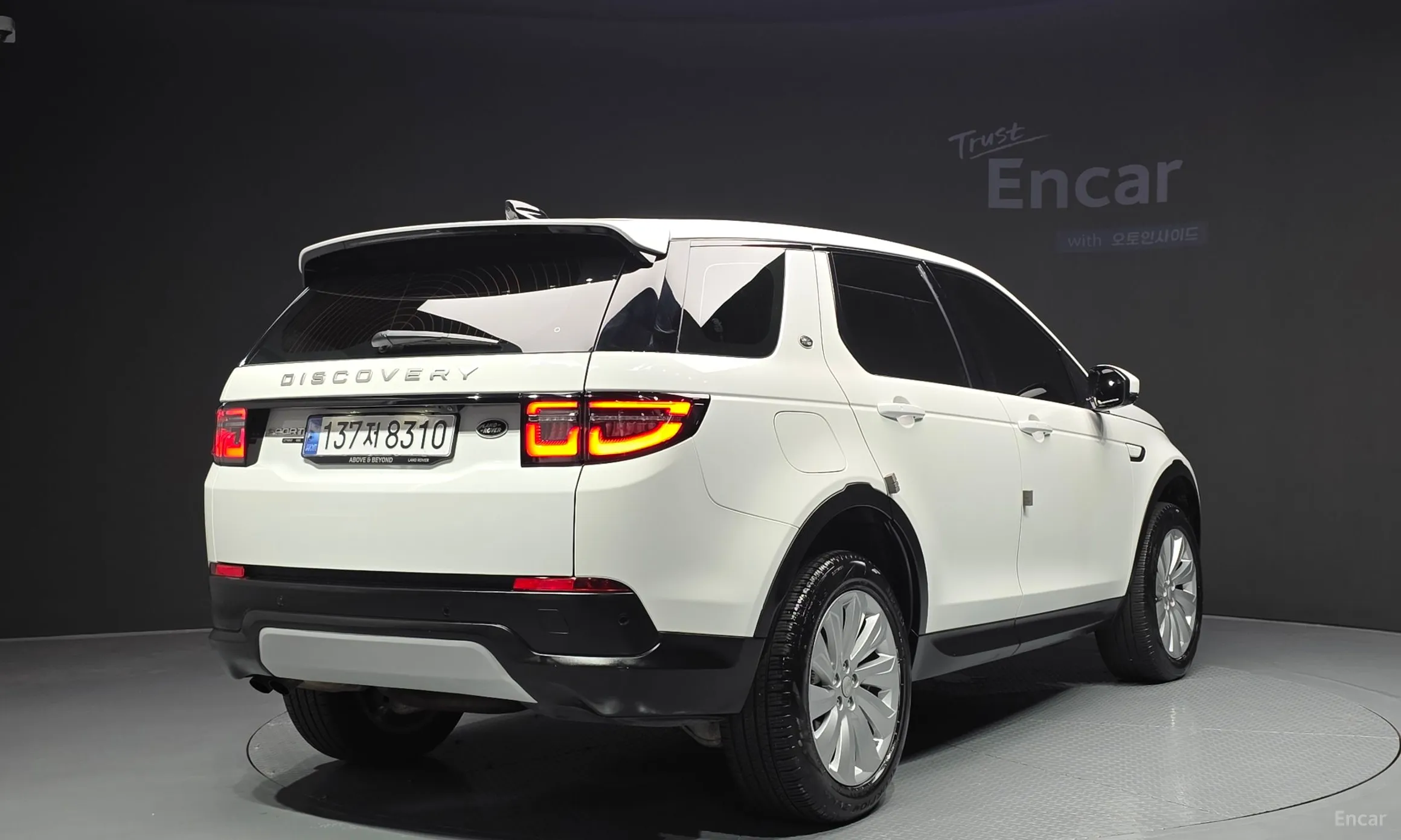 Land Rover Discovery Sports превью 2