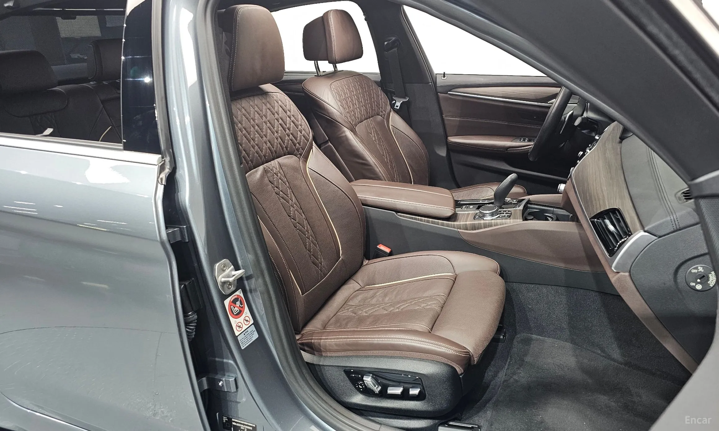 BMW 5 Series (G30) превью 10