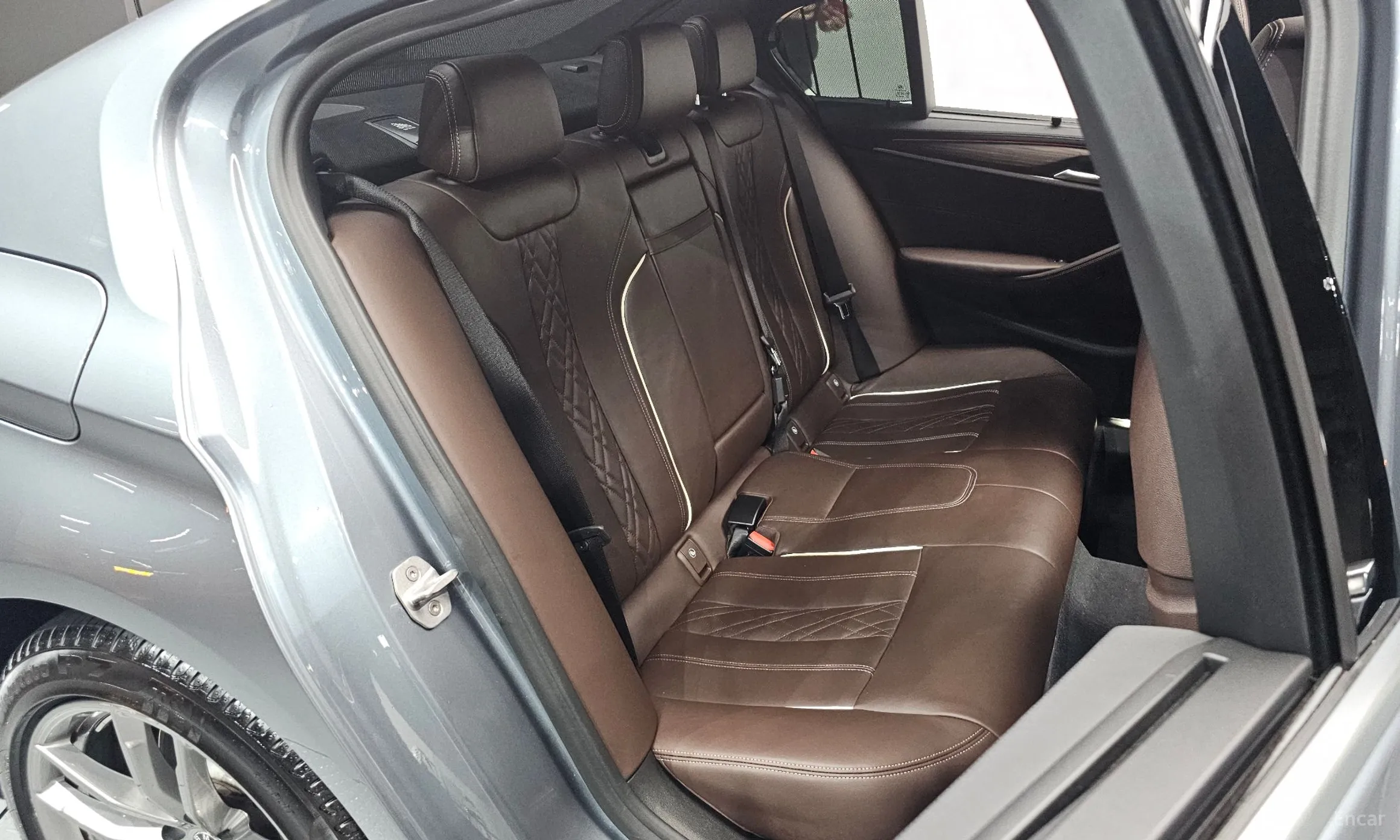 BMW 5 Series (G30) превью 11
