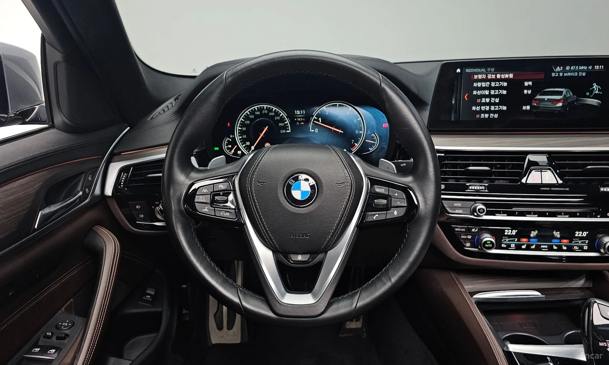 BMW 5 Series (G30) превью 13