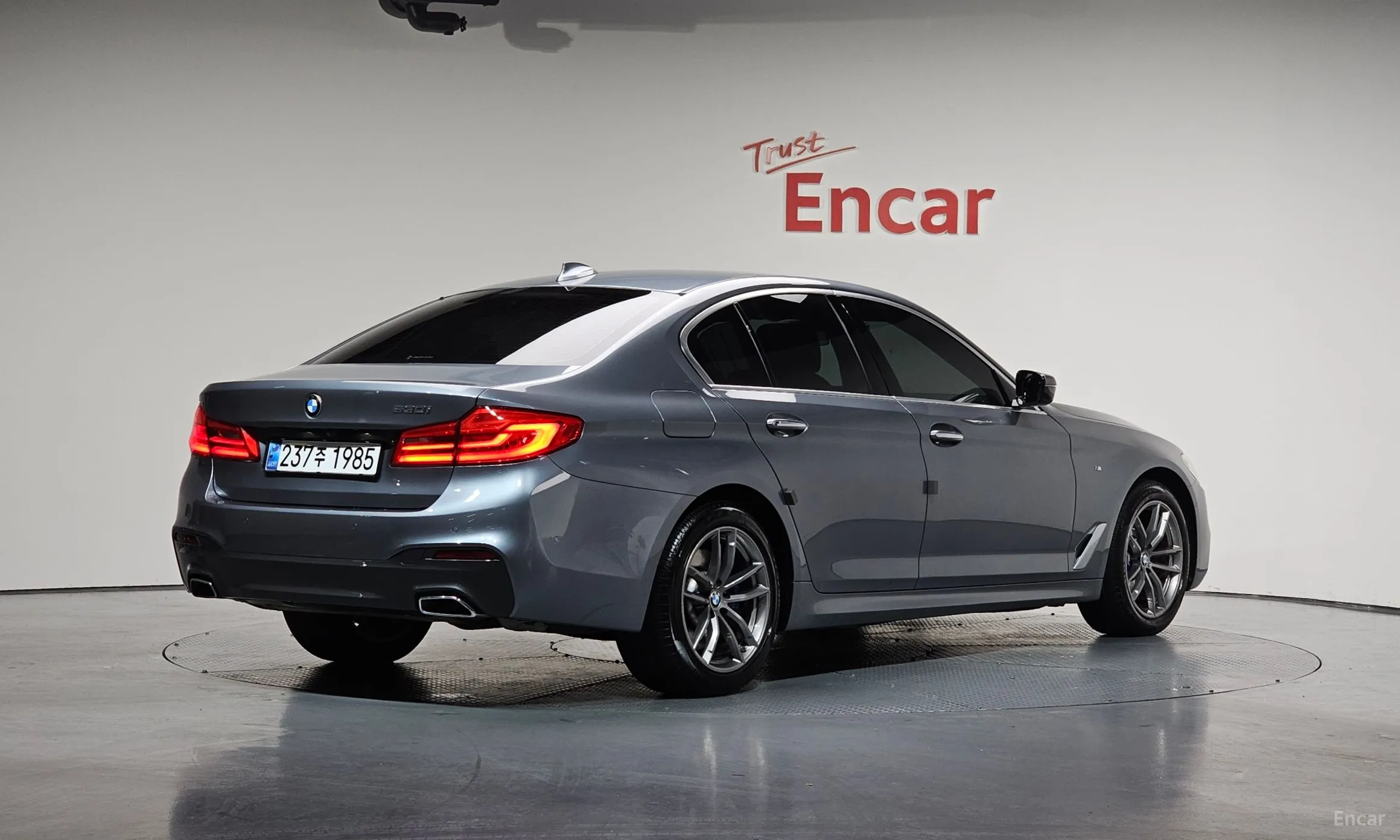 BMW 5 Series (G30) превью 2