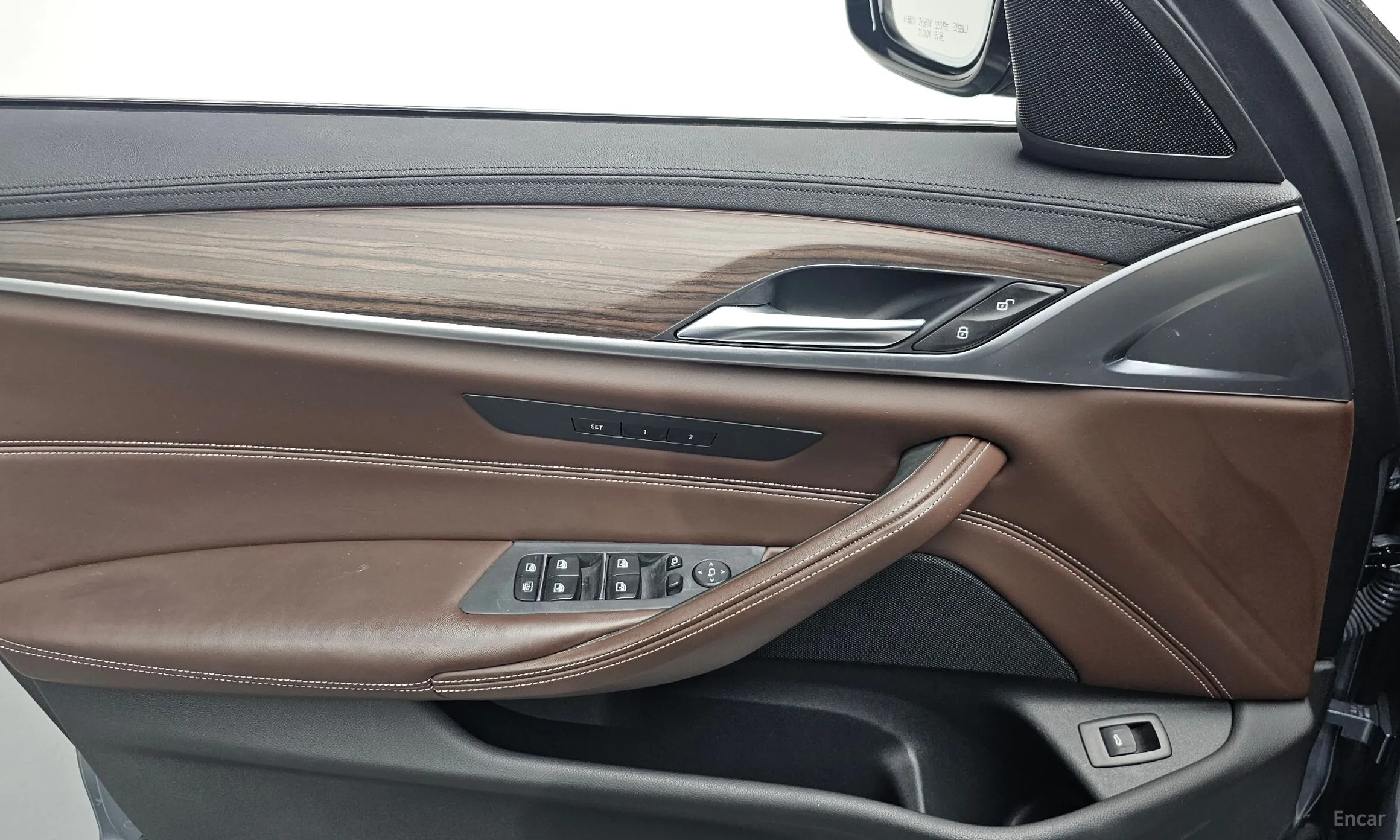 BMW 5 Series (G30) превью 17