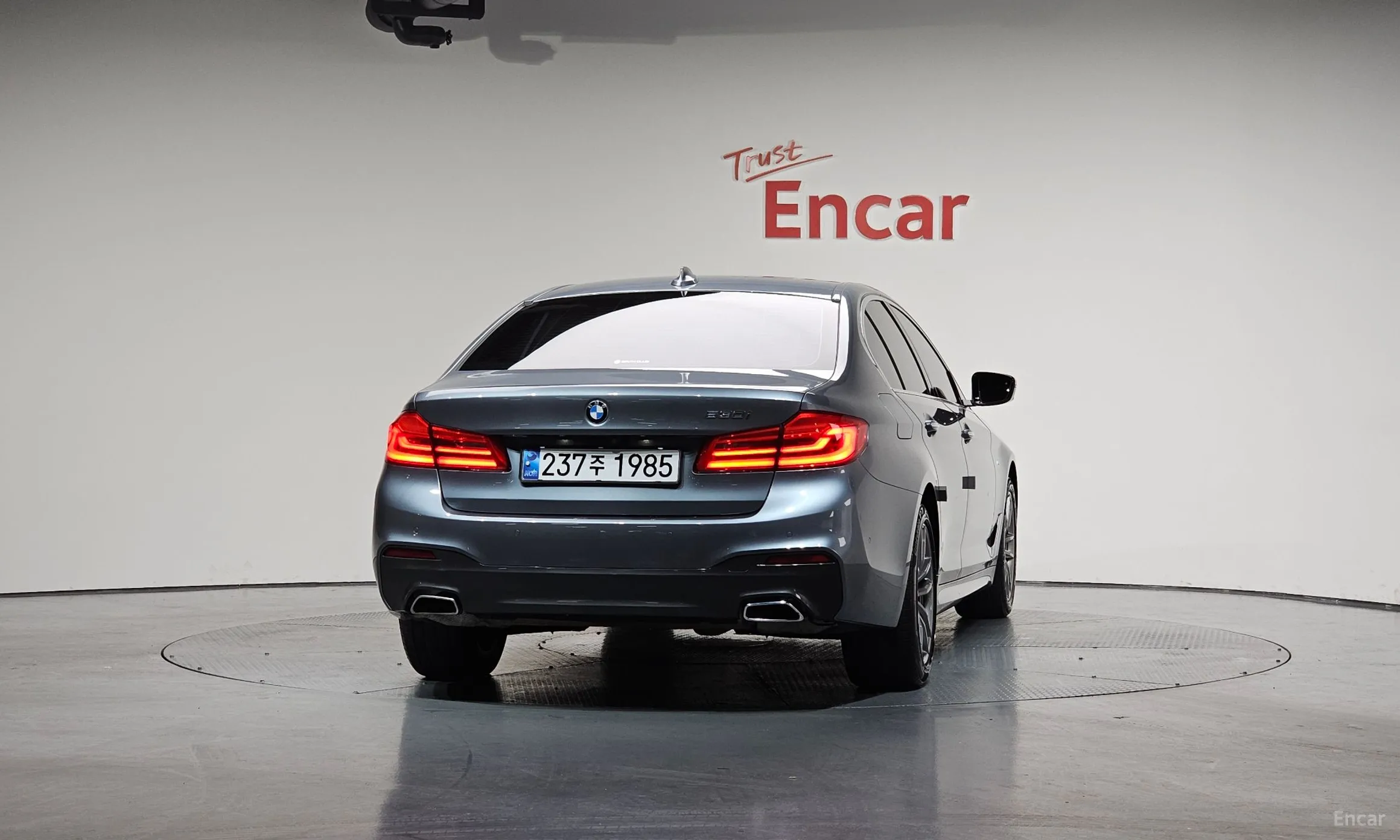BMW 5 Series (G30) превью 4