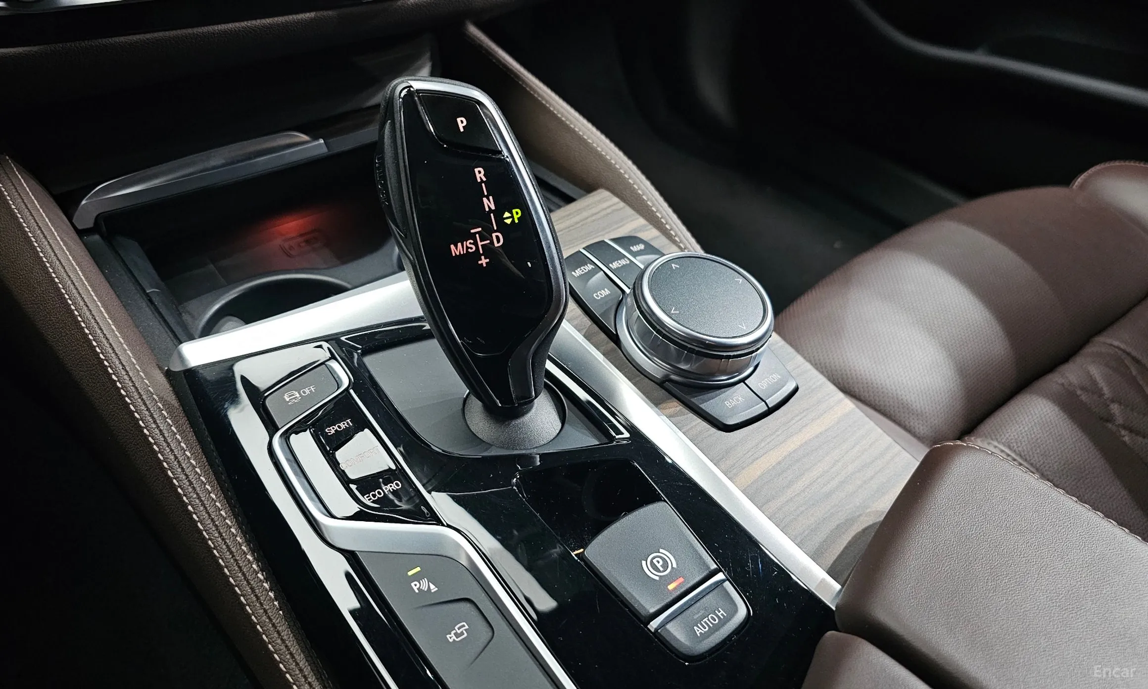 BMW 5 Series (G30) превью 9