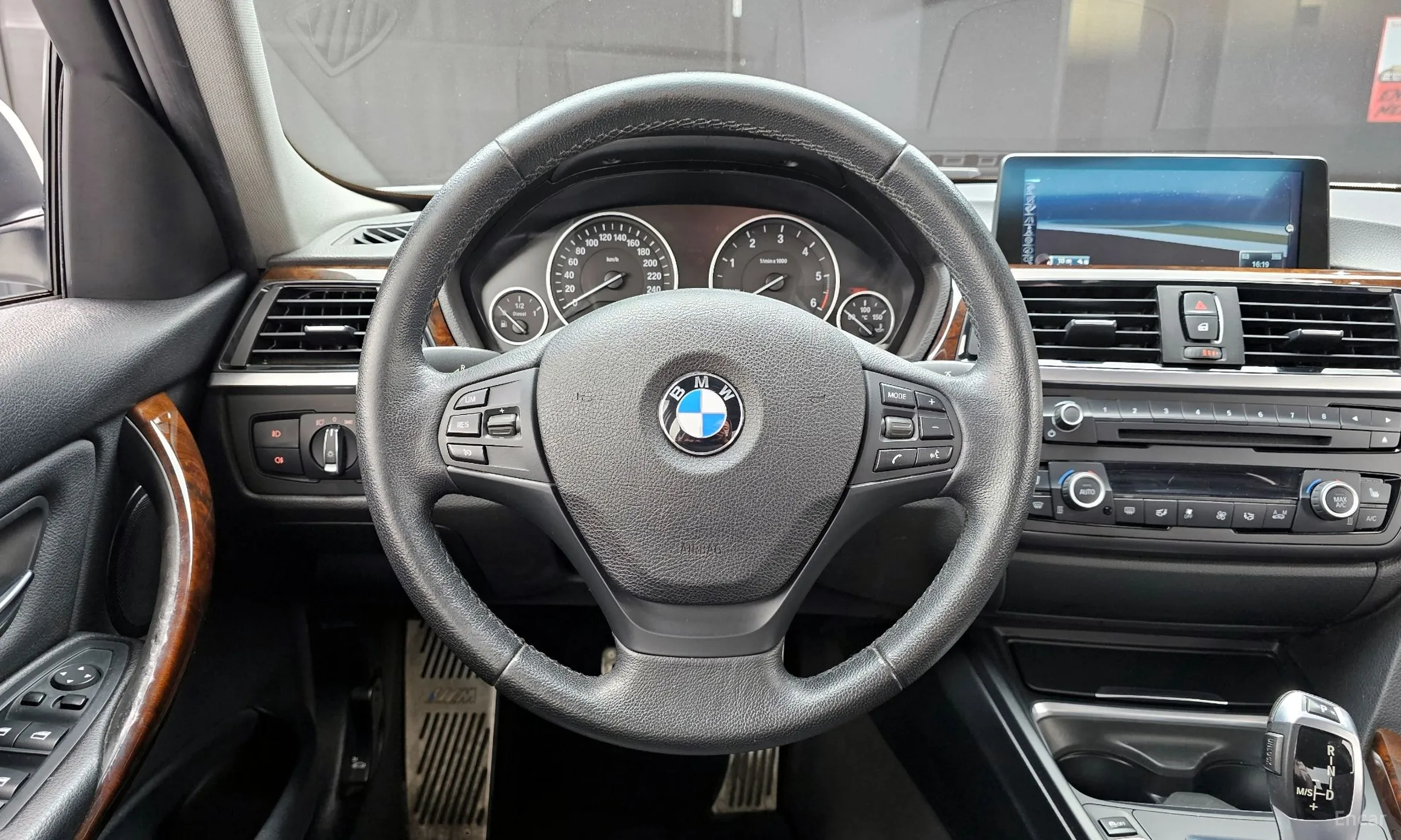 BMW 3 Series (F30) превью 13