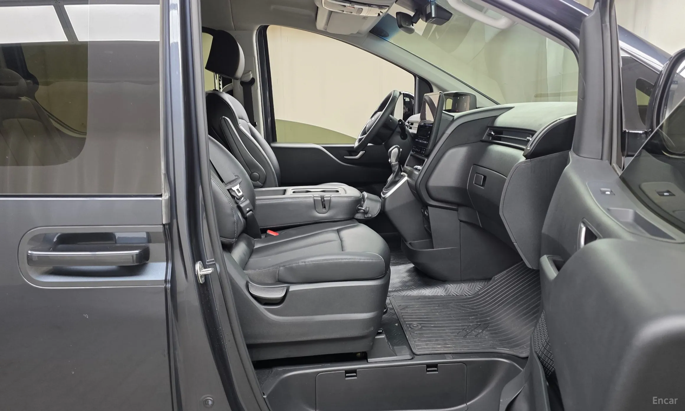 Hyundai Staria превью 11