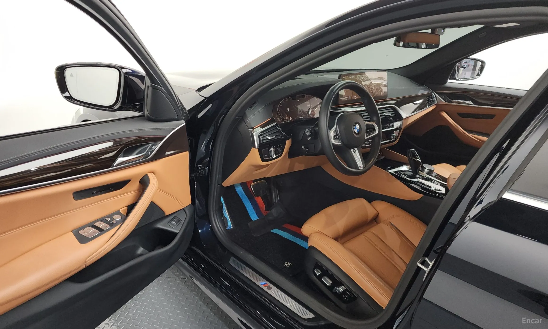 BMW 5 Series (G30) превью 10