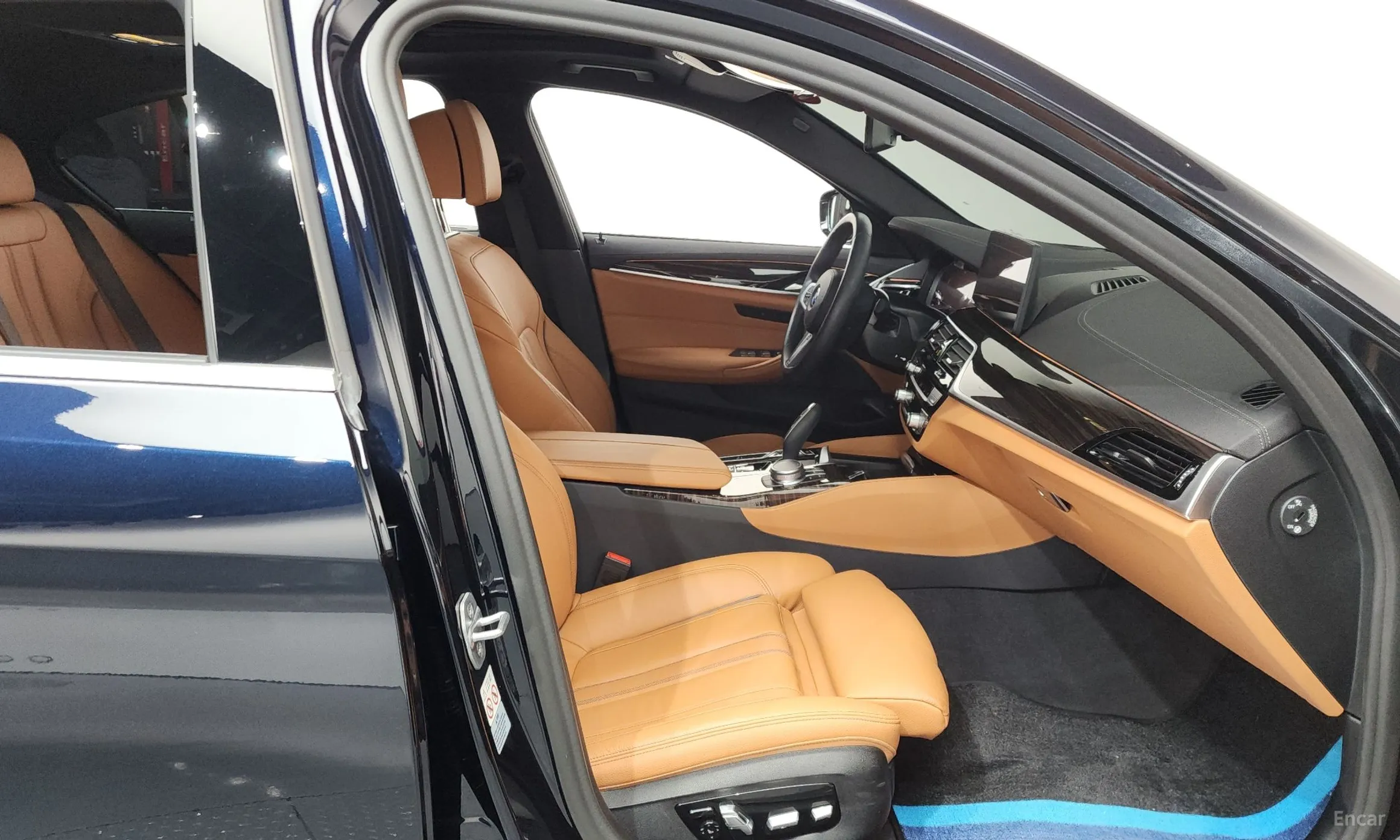 BMW 5 Series (G30) превью 11