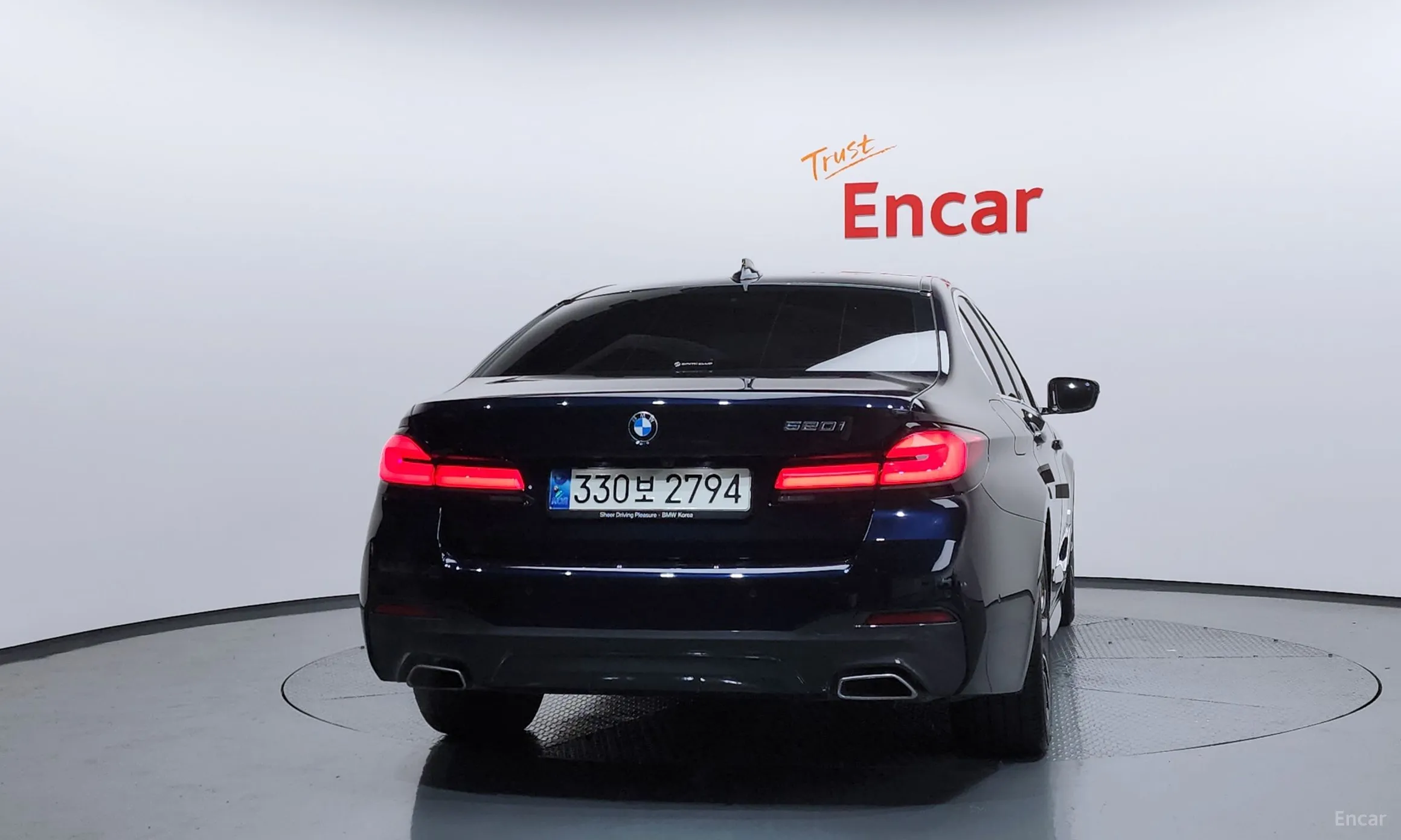 BMW 5 Series (G30) превью 4