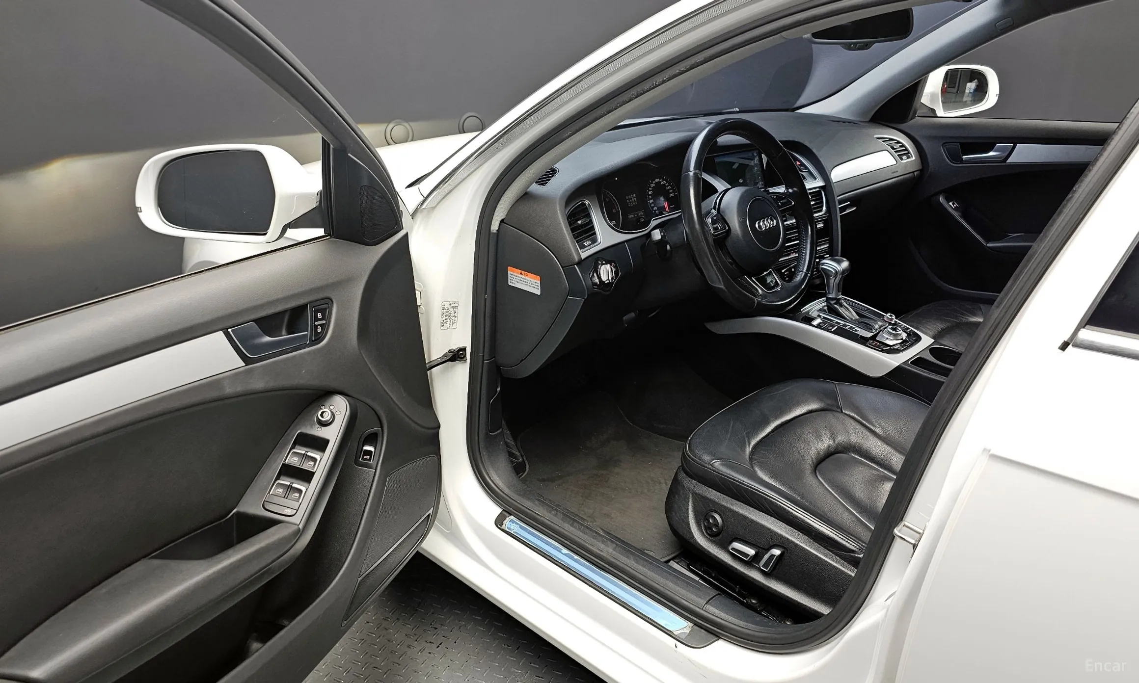 Audi New A4 превью 11