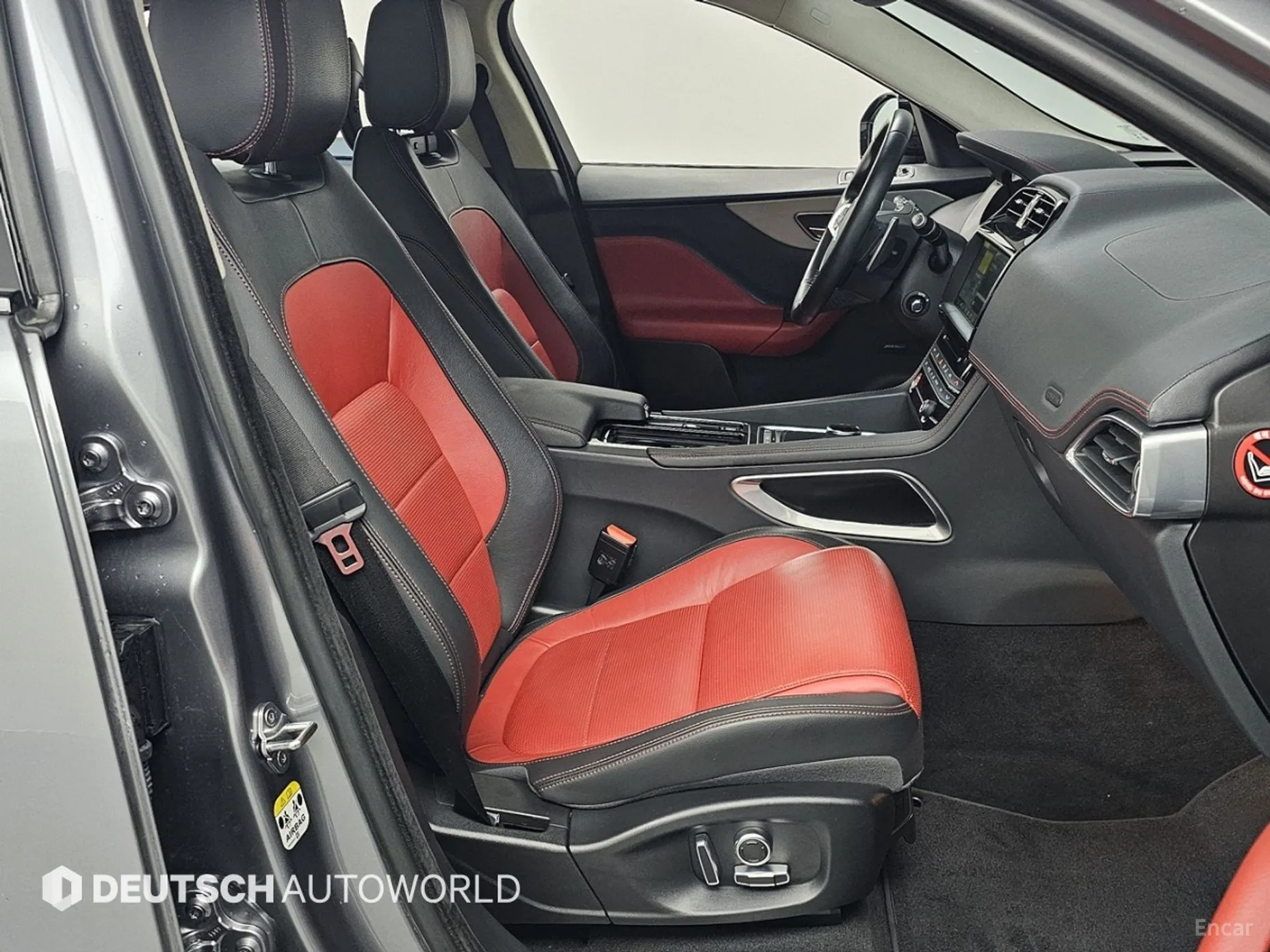 Jaguar F-PACE превью 10