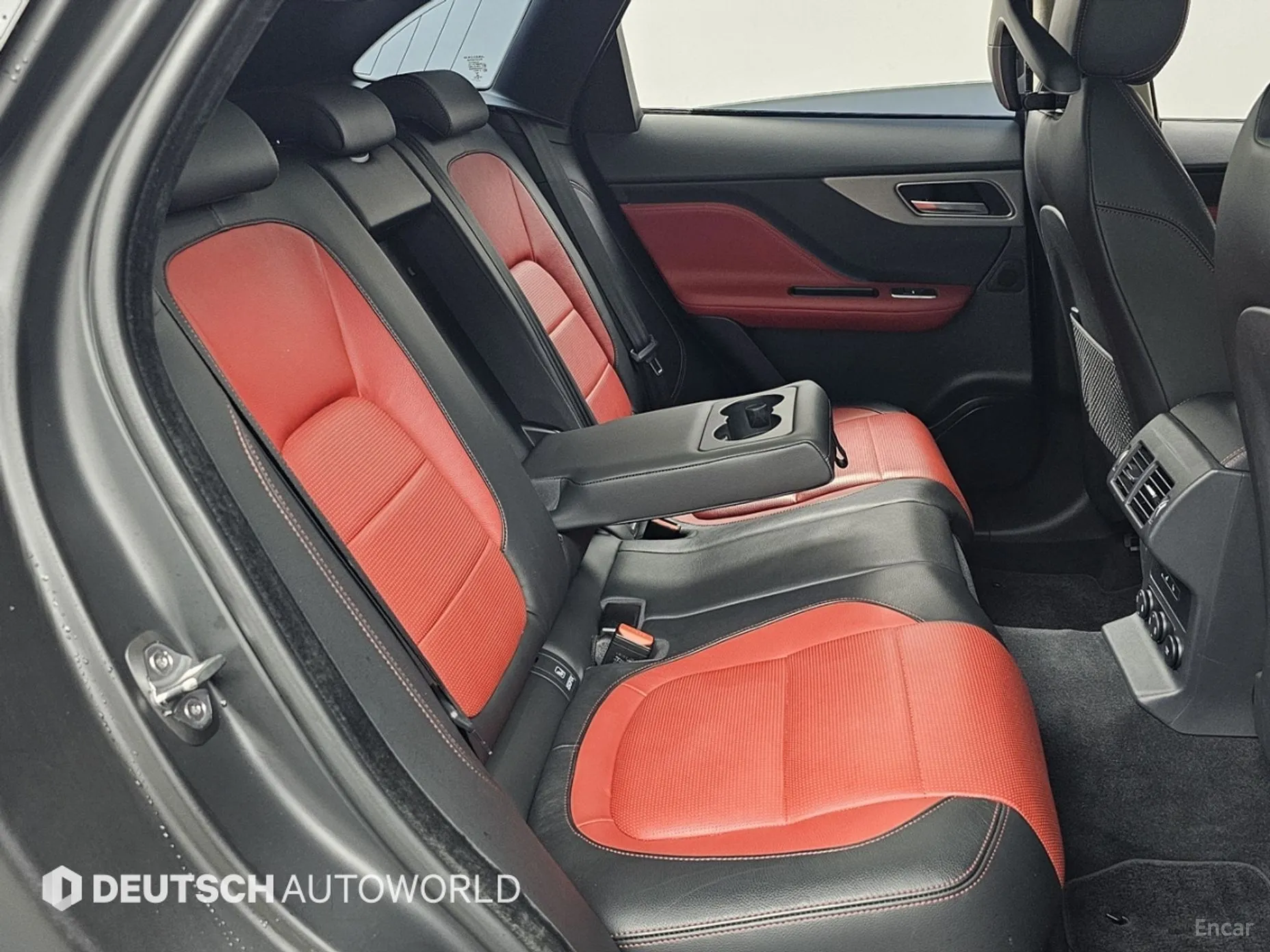 Jaguar F-PACE превью 12