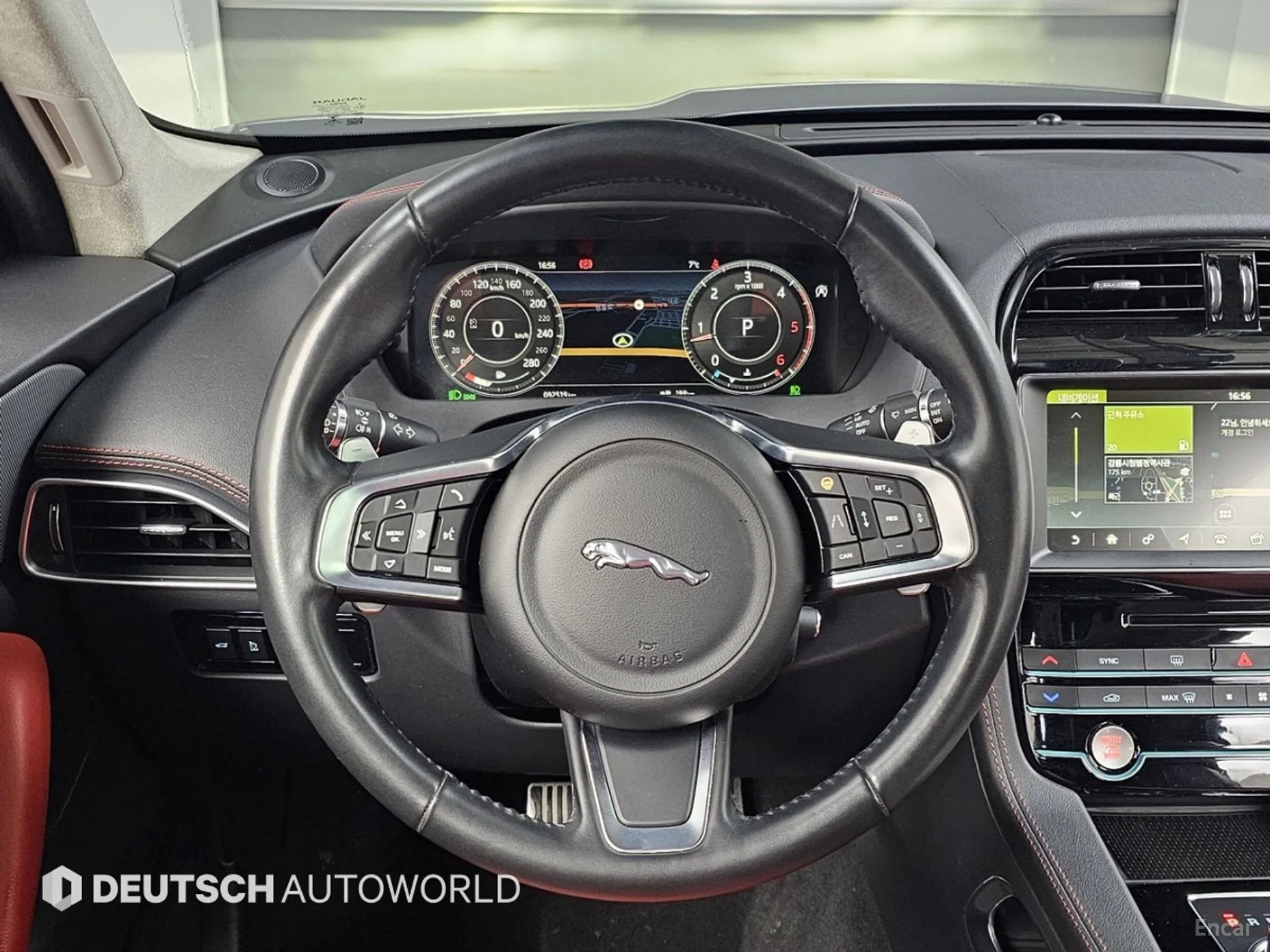 Jaguar F-PACE превью 13