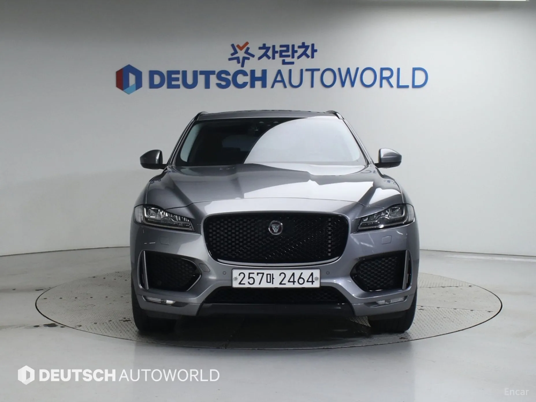 Jaguar F-PACE превью 3