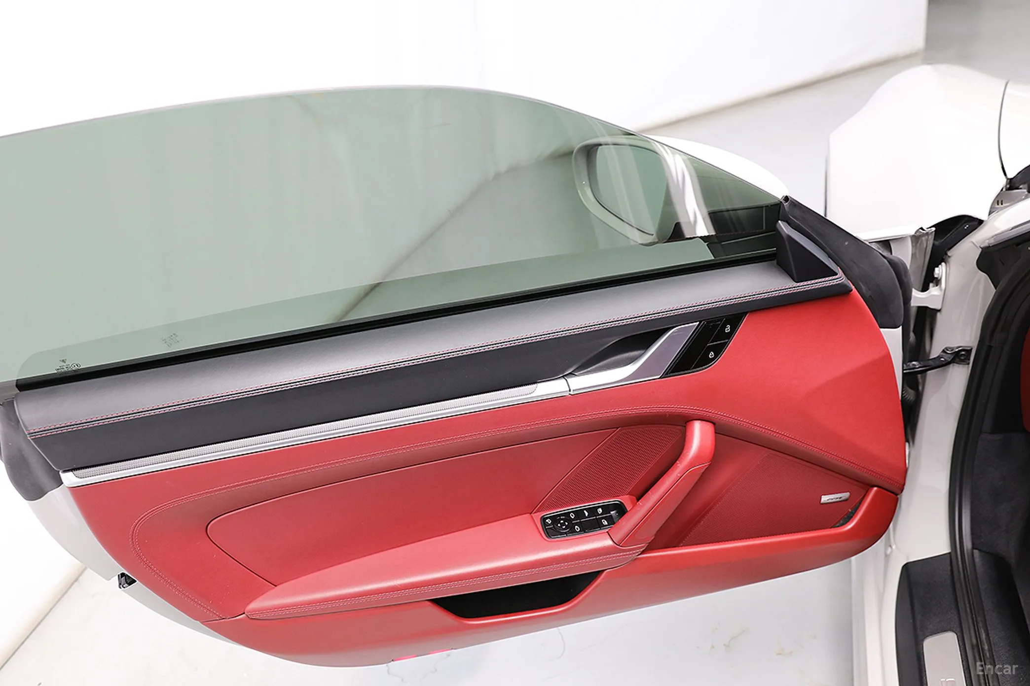 Porsche 911 (992) превью 8