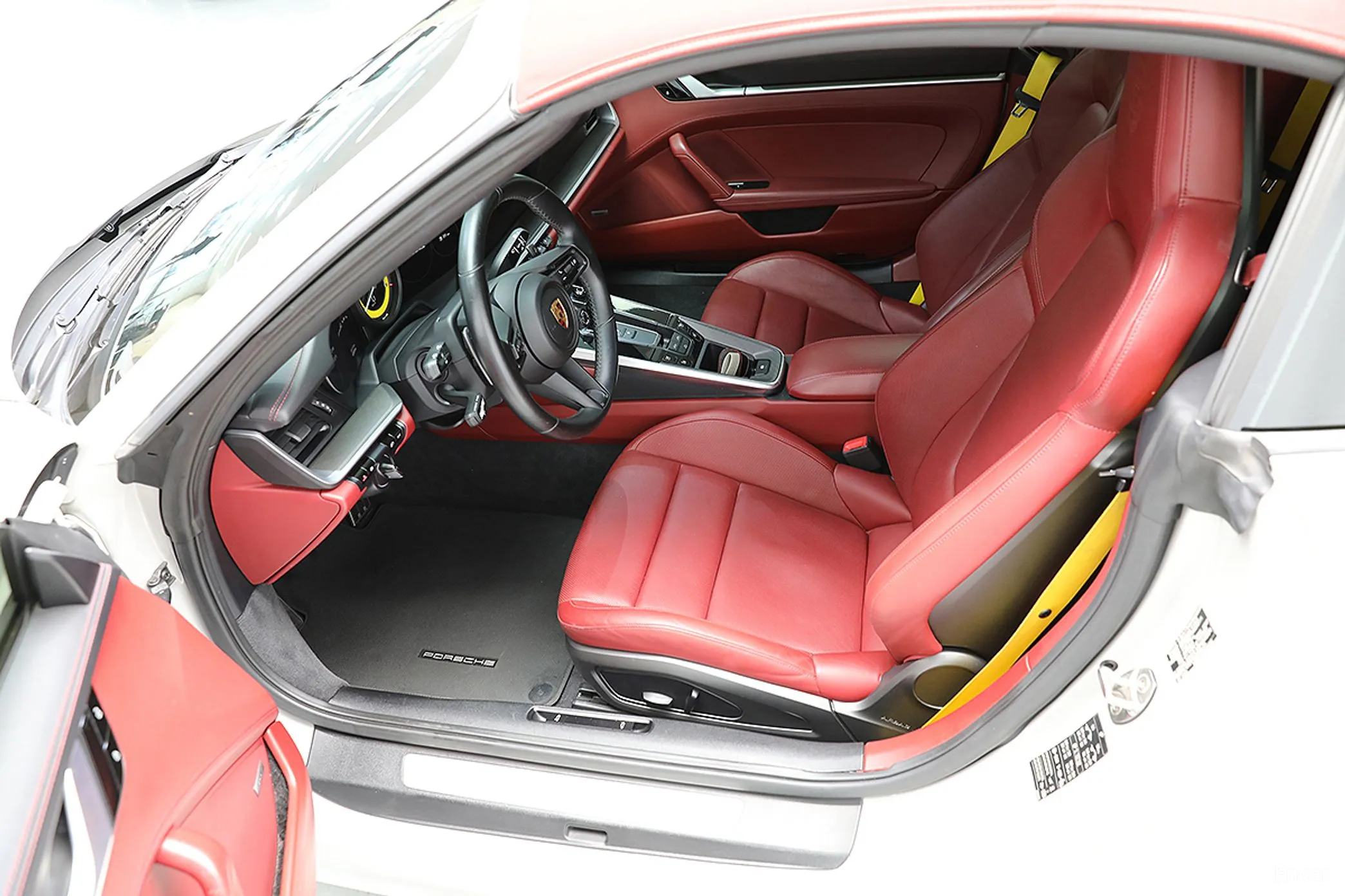 Porsche 911 (992) превью 9