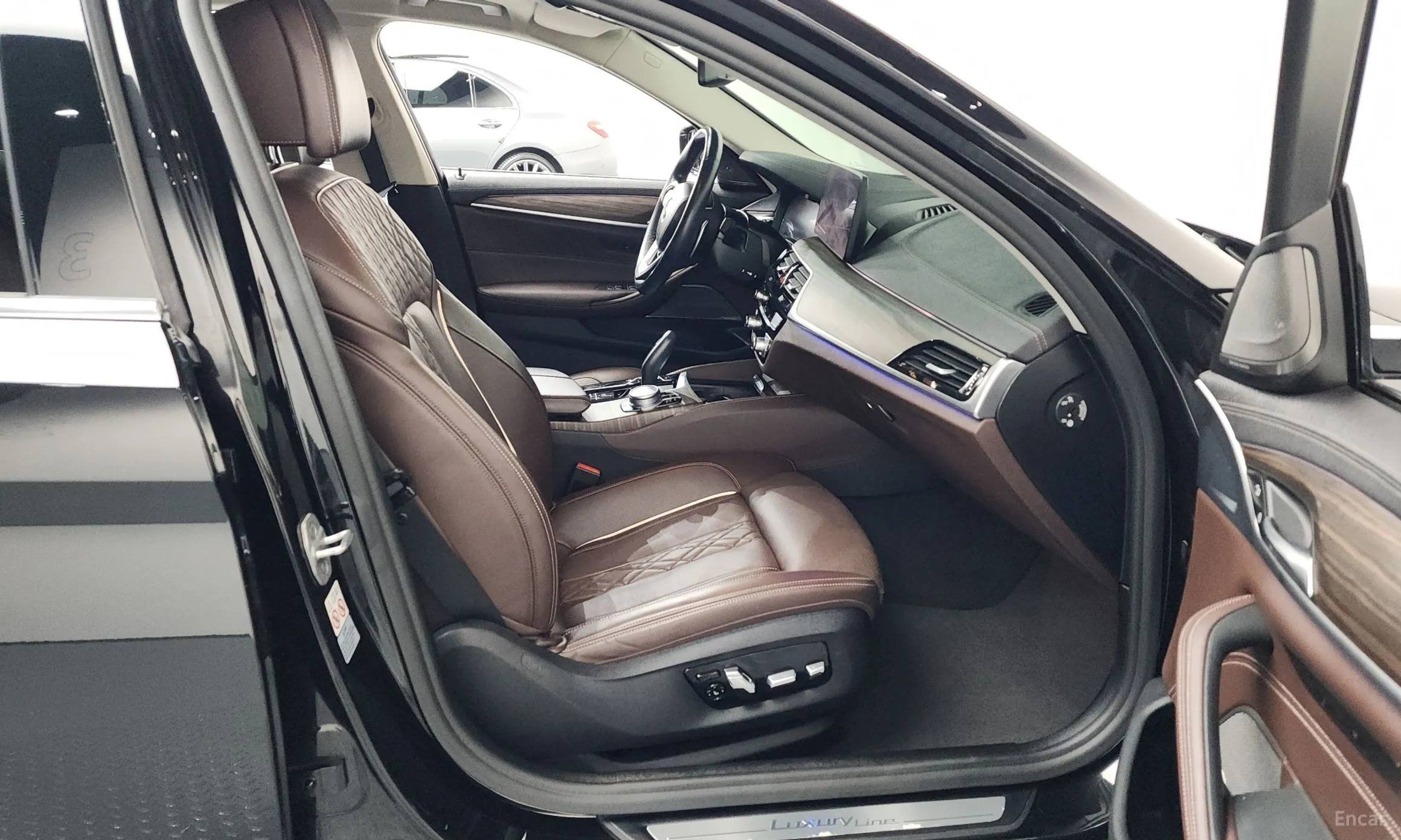BMW 5 Series (G30) превью 11