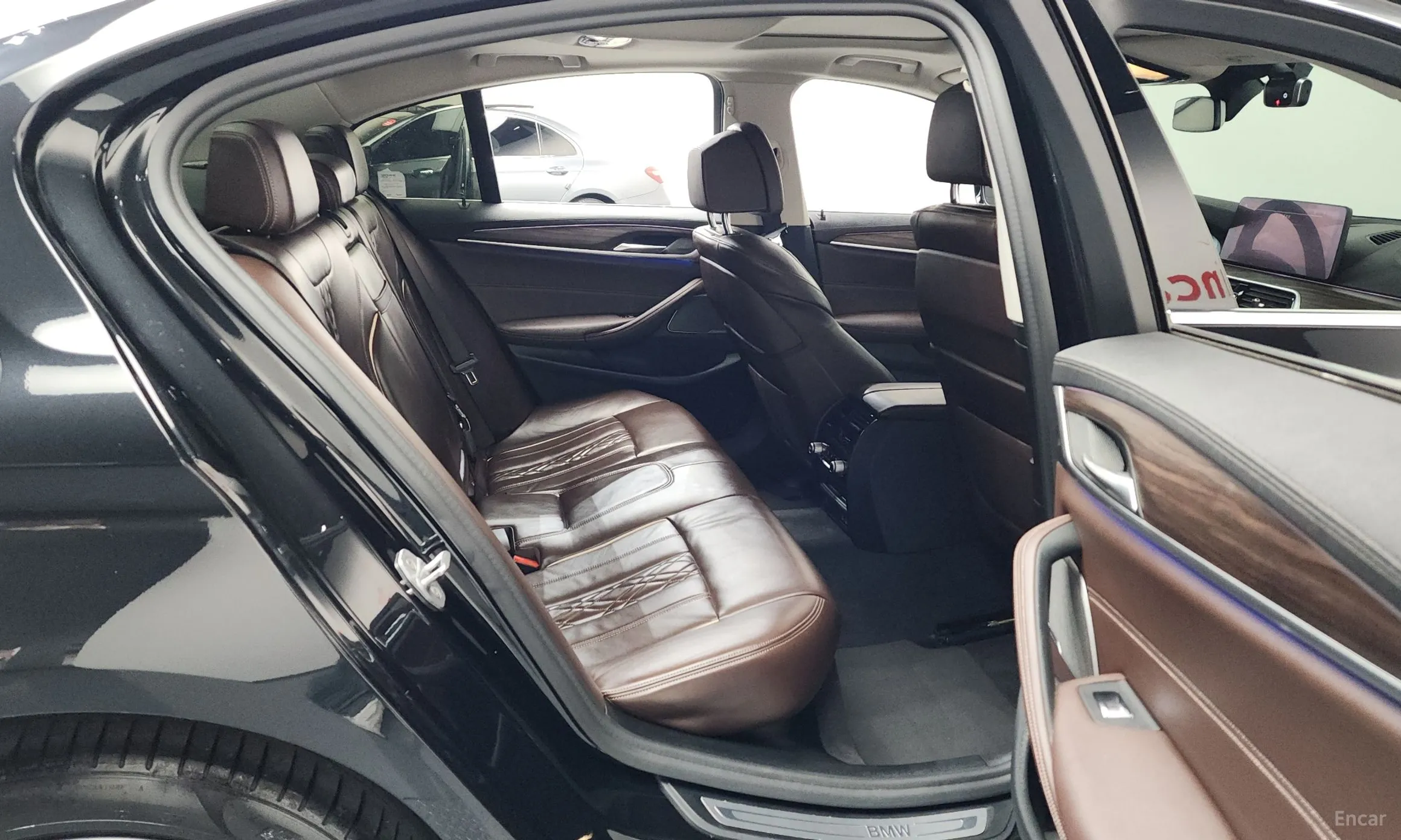 BMW 5 Series (G30) превью 12