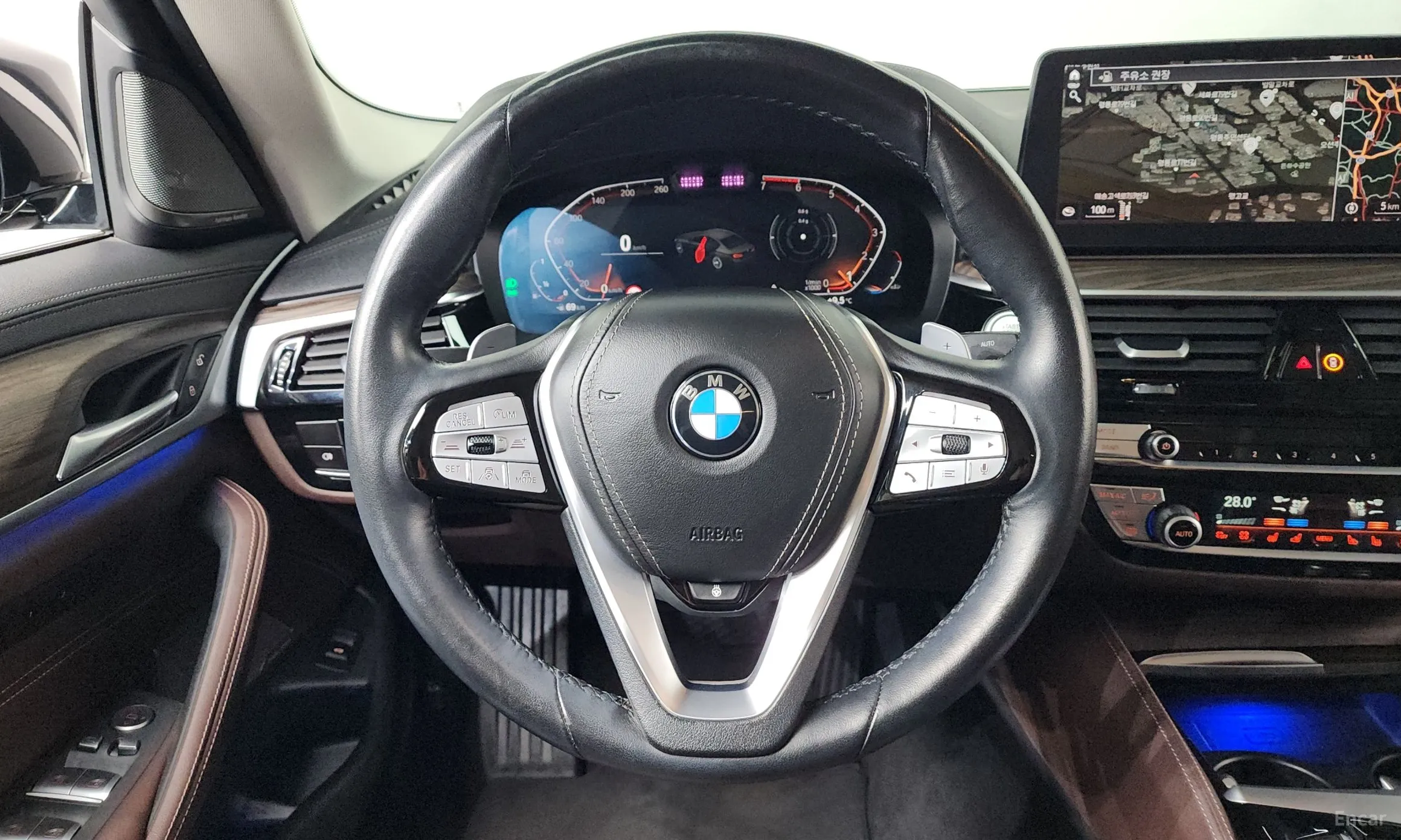 BMW 5 Series (G30) превью 13